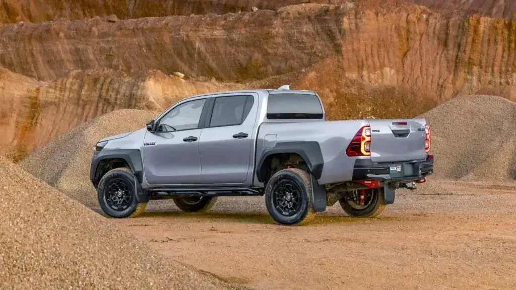 The expected design of the new Toyota Hilux with a 2.8L diesel engine.