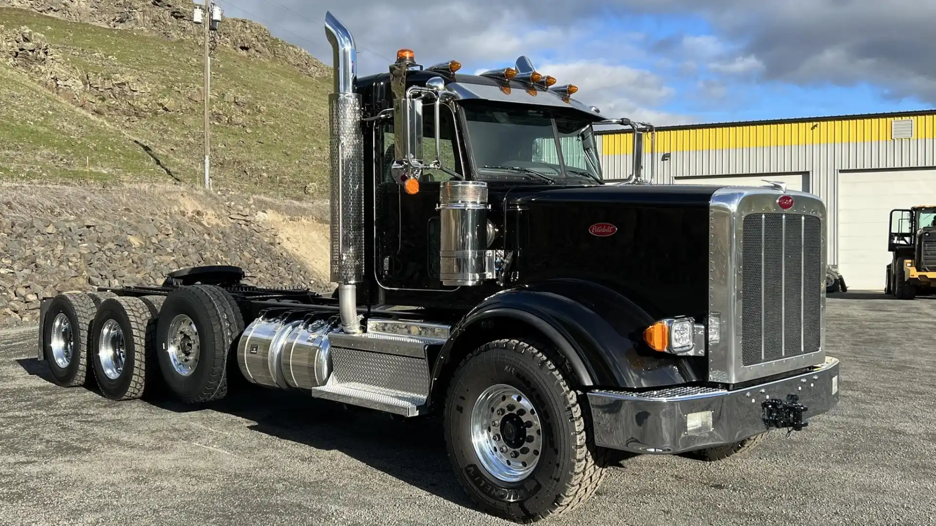 U.S. Imposes 25% Tariff on Imported Trucks Starting November 1 - 2