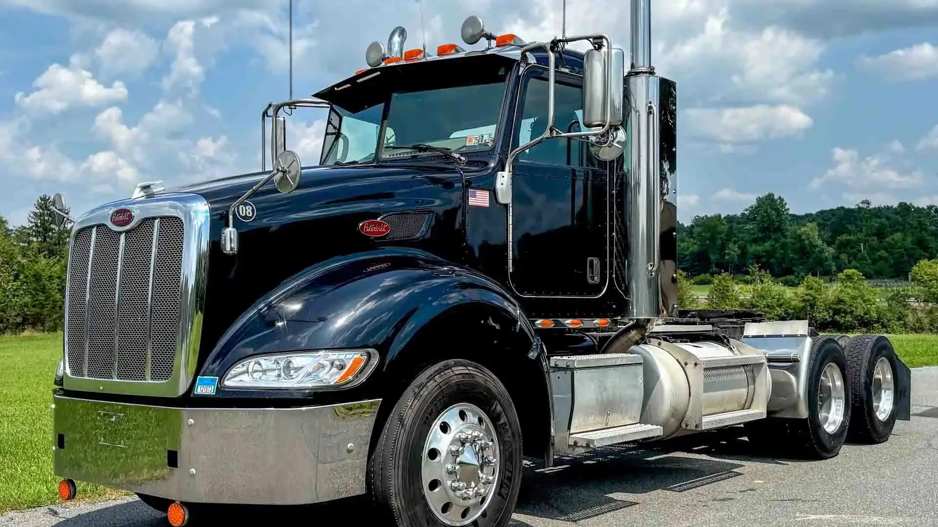 U.S. Imposes 25% Tariff on Imported Trucks Starting November 1