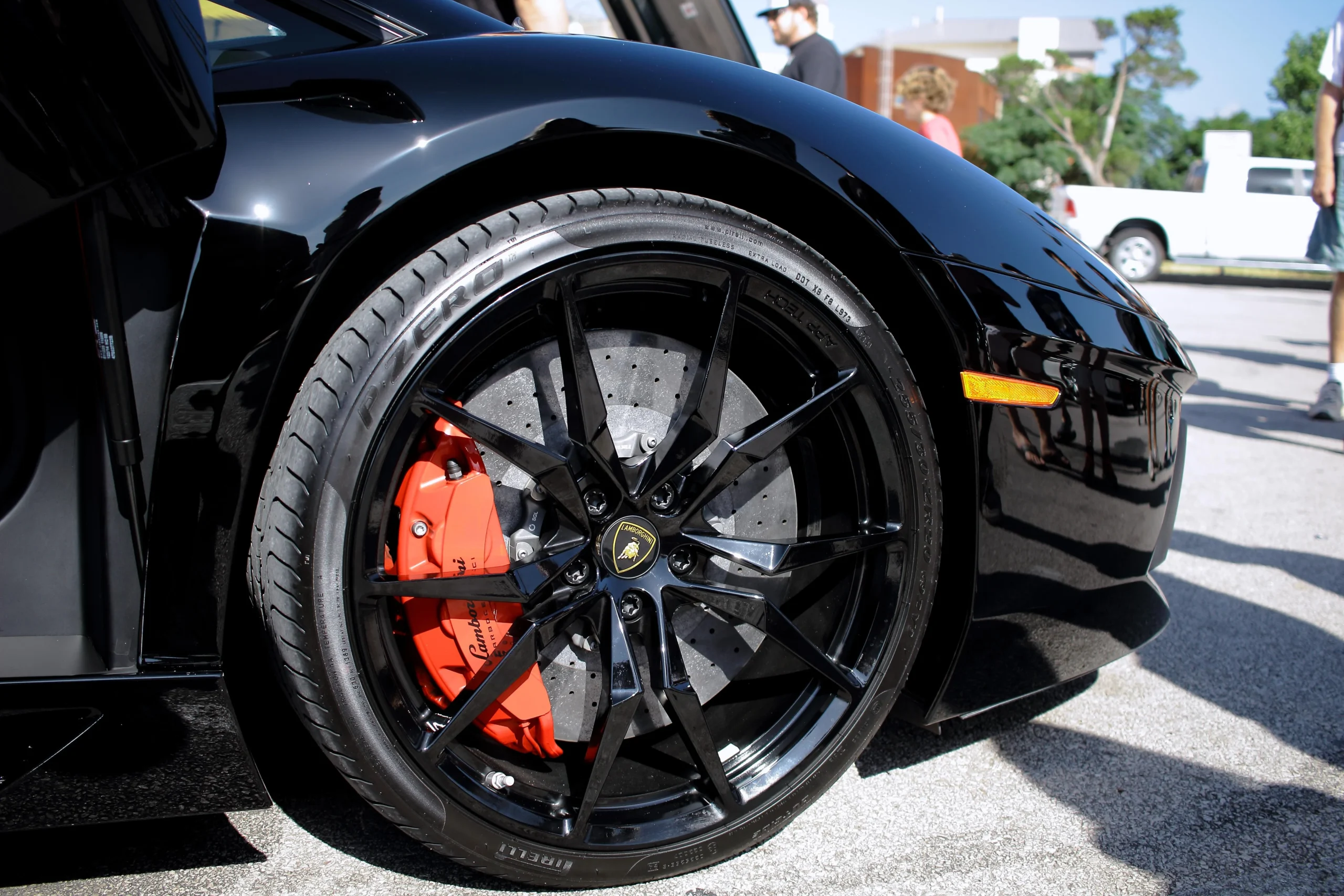 carbon ceramic brakes, high performance brake discs, supercar braking system, carbon ceramic brake advantages, brake disc drawbacks, performance car brakes, carbon ceramic brake cost 2