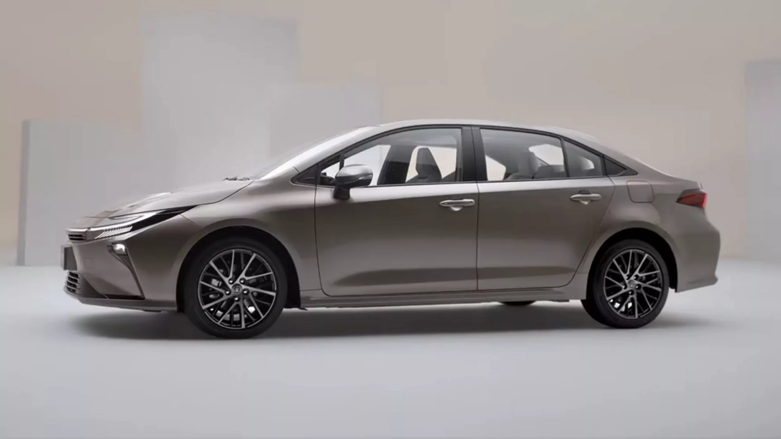 Toyota Unveils the Revamped Corolla Altis for the Chinese Market