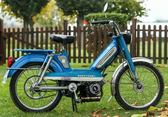 Peugeot 103, electric scooter, electric moped, Peugeot electric bike, classic scooter revival, lightweight e‑scooter, European electric motorcycles 3