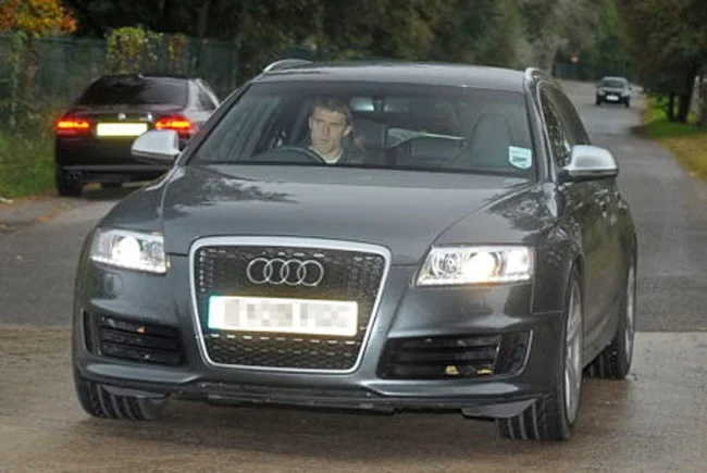 Michael Carrick cars, Manchester United coach vehicle, Land Rover Defender, luxury football cars, Dodge Viper, football manager garage, premium automobiles 4