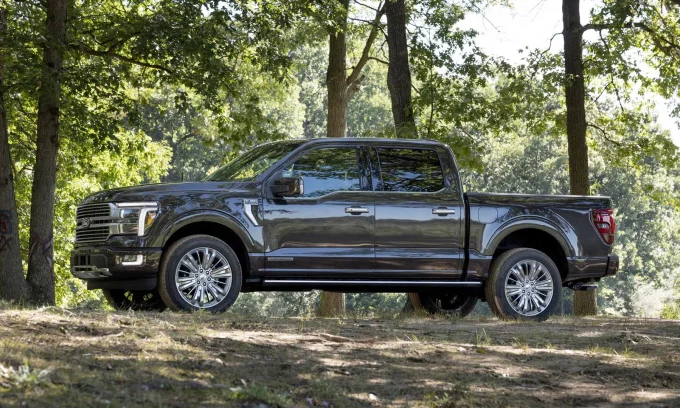 best-selling cars US 2025, top US vehicles 2025, Ford F-Series sales, Toyota RAV4 2025, US auto market trends, Chevrolet Silverado, Tesla Model Y, US car rankings 2