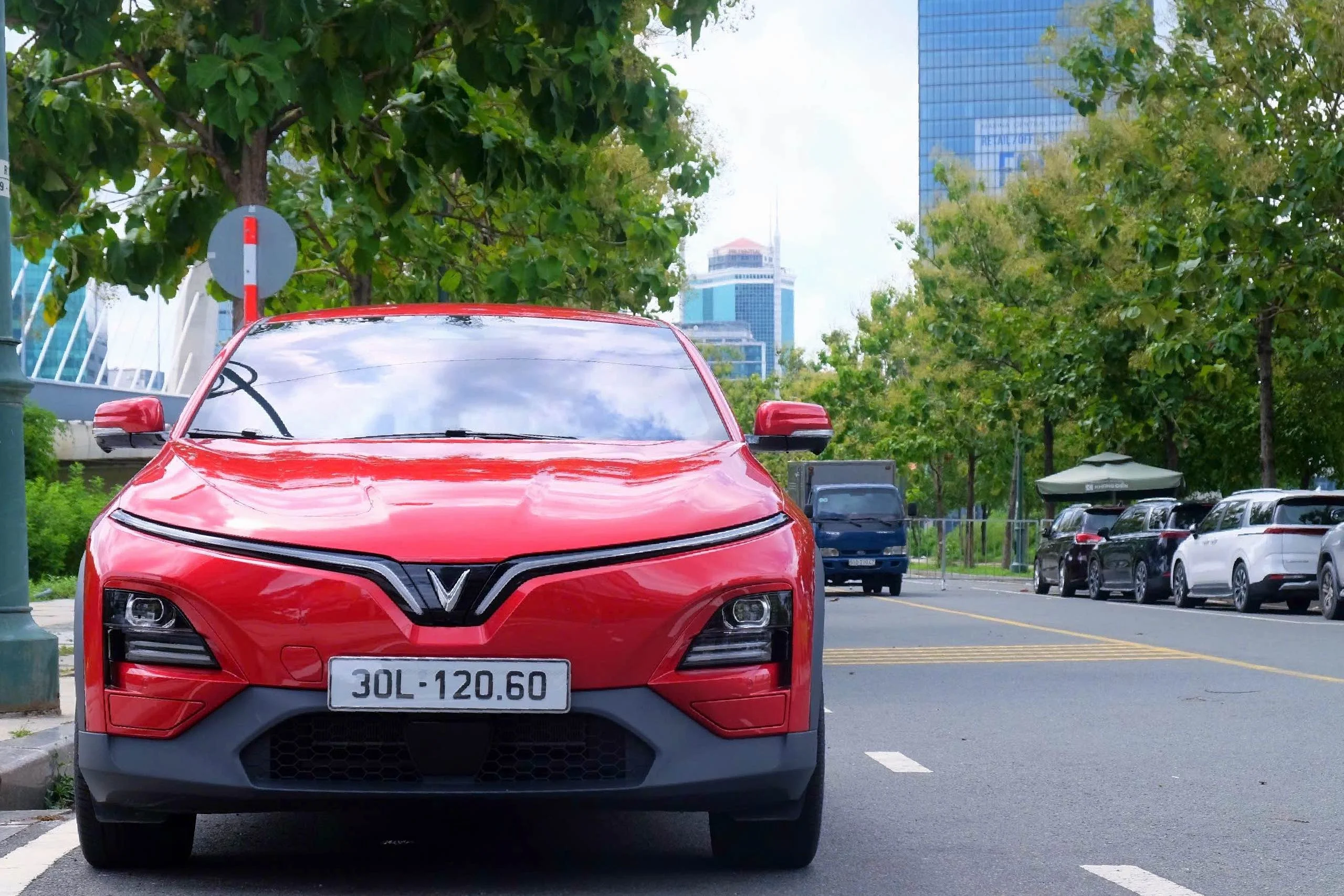 VinFast VF6, Mitsubishi Xforce, Vietnam SUV market, electric SUV Vietnam, affordable electric SUV, 2025 car sales, LEZ Hanoi, hybrid SUV Vietnam 2