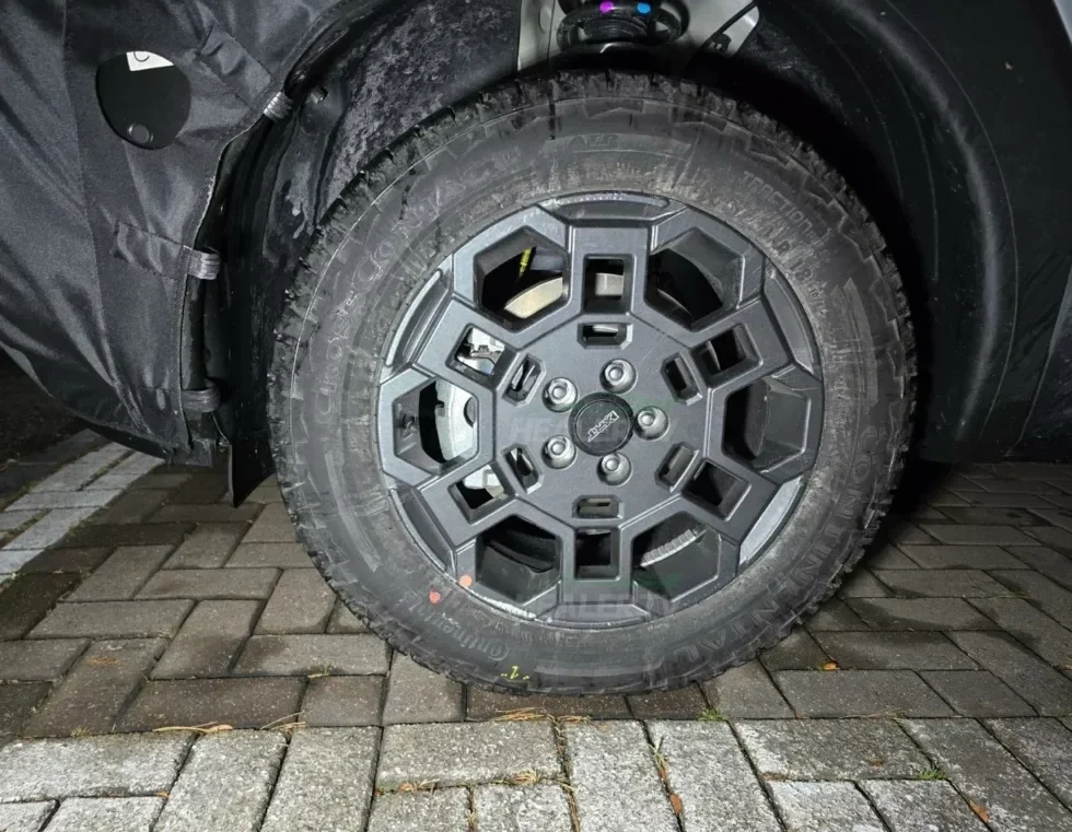 Hyundai Tucson 2027, 17-inch infotainment screen, new interior Hyundai, digital cockpit, SUV technology, tablet-style display, automotive OTA updates 3