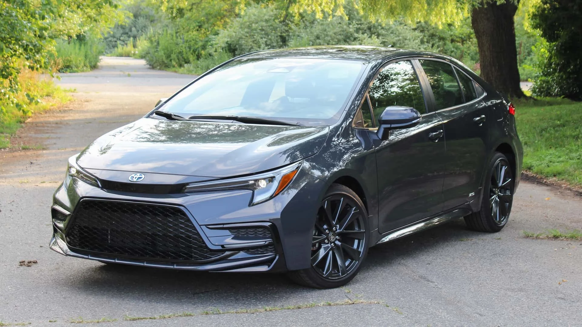 Toyota sedan sales, Corolla US sales, Camry US sales, Lexus sedan sales, US auto market, SUV vs sedan, hybrid sedan growth 2