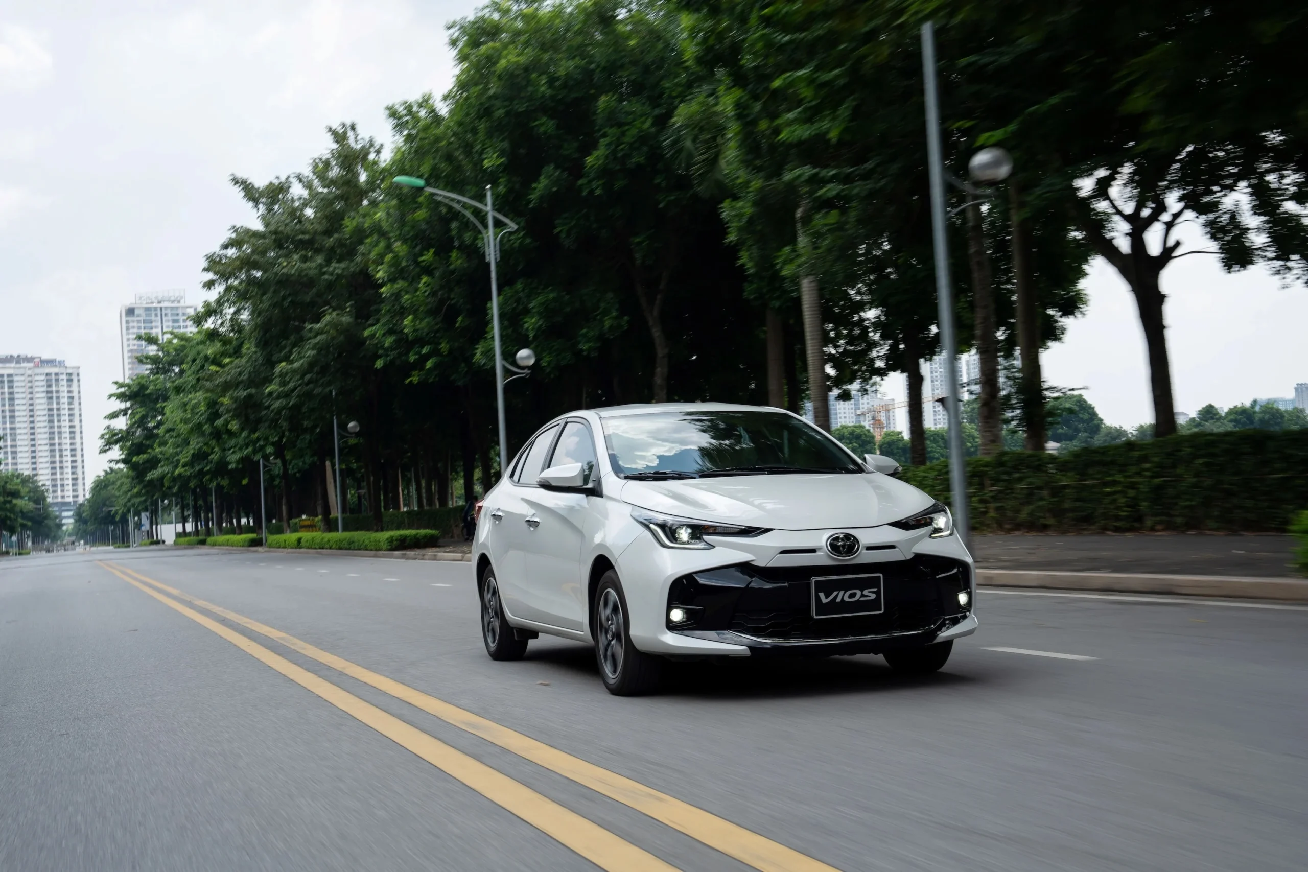 Toyota Vios, compact sedan Vietnam, B-segment sedan, SUV competition, affordable reliable car, Toyota Vietnam, car market trends, sedan sales 3