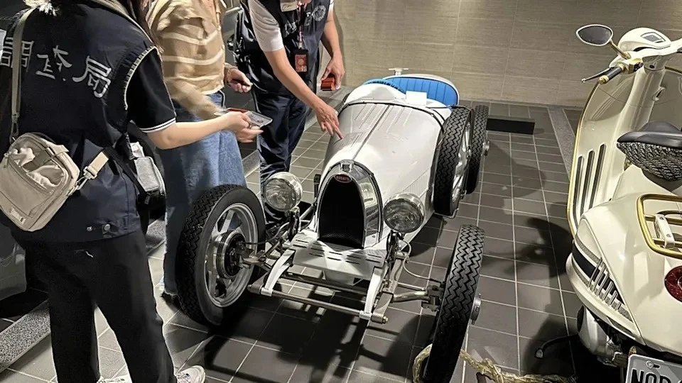 Trần Chí, supercar collection, luxury cars, Ferrari Monza SP2, Bugatti Chiron Sport, Chen Zhi fraud, high‑end hypercars, exotic car seizure 12