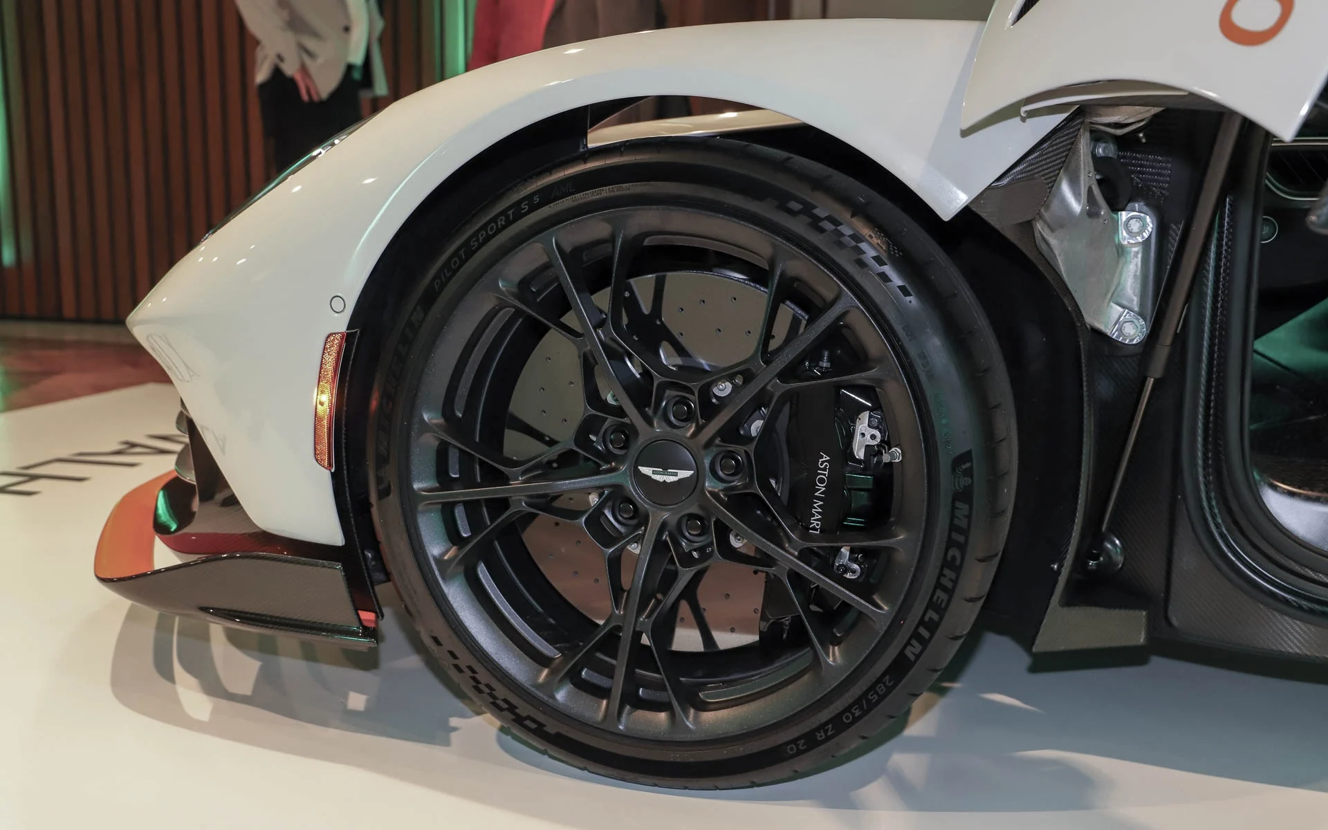 Aston Martin Valhalla, Valhalla price Japan, limited edition supercar, plug-in hybrid supercar, Japan luxury car market, Valhalla specifications, Valhalla performance 6