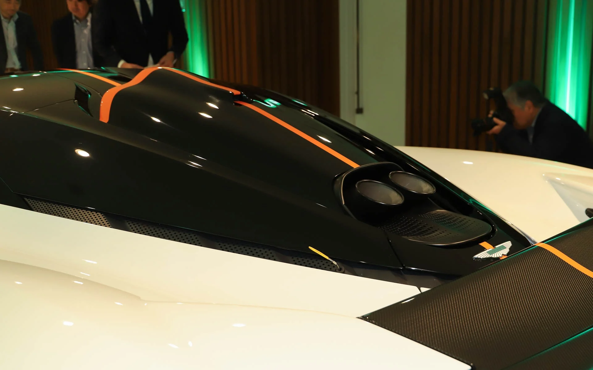 Aston Martin Valhalla, hybrid supercar, limited edition, Japan supercar price, Red Bull Racing partnership, Valhalla specs, luxury hypercar, 2025 supercar 15