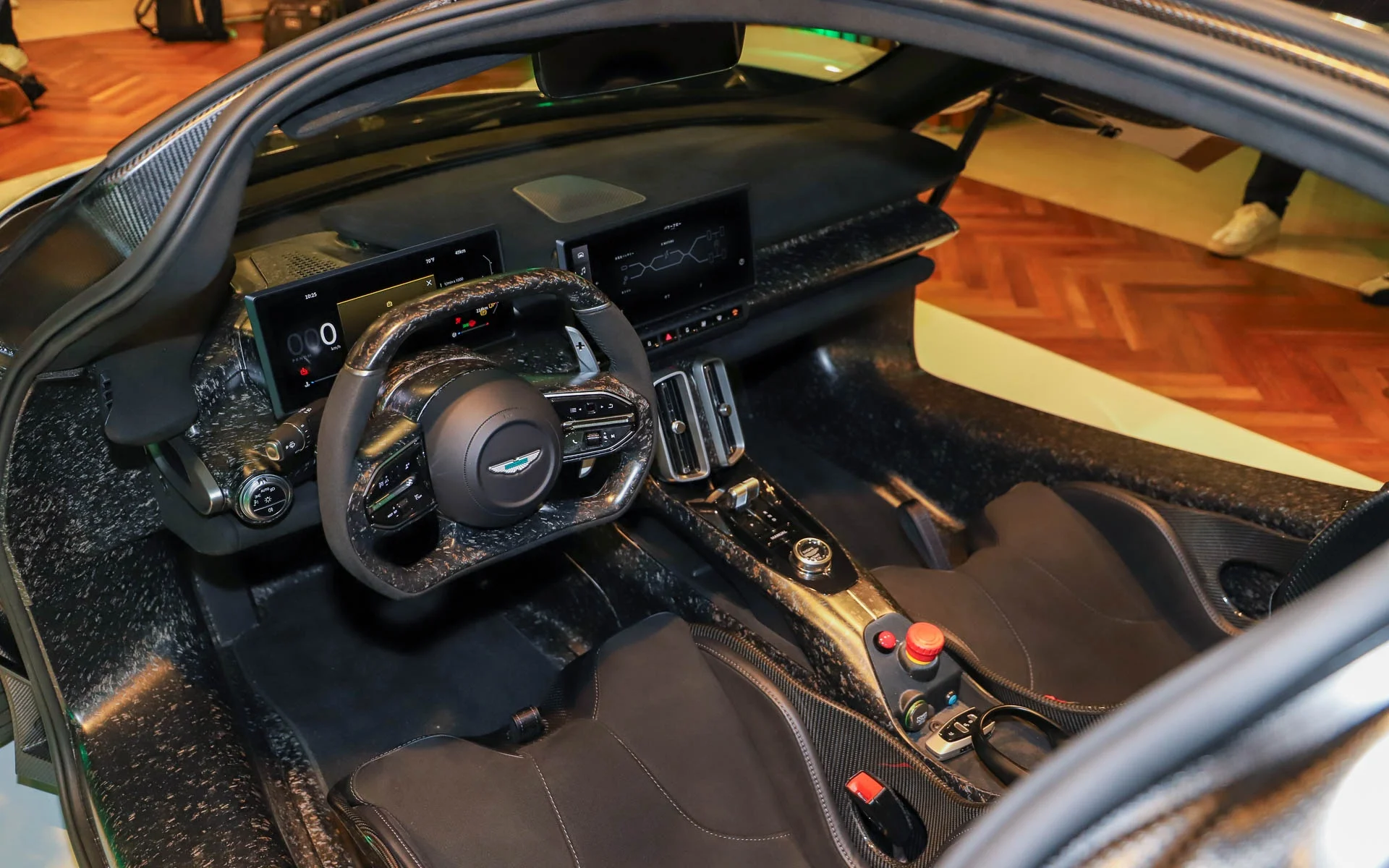 Aston Martin Valhalla, Valhalla price Japan, limited edition supercar, plug-in hybrid supercar, Japan luxury car market, Valhalla specifications, Valhalla performance 10