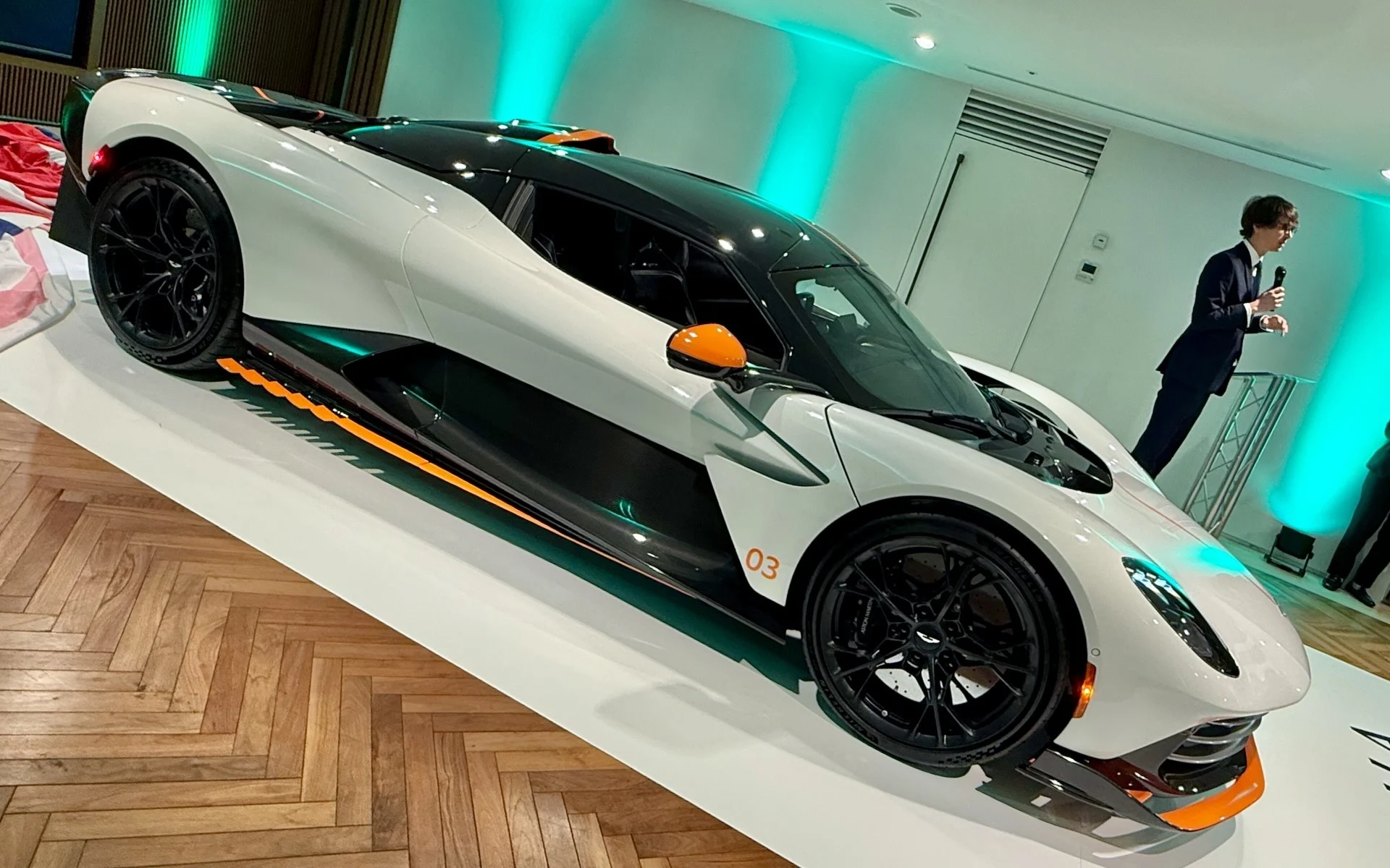 Aston Martin Valhalla, hybrid supercar, limited edition, Japan supercar price, Red Bull Racing partnership, Valhalla specs, luxury hypercar, 2025 supercar 5