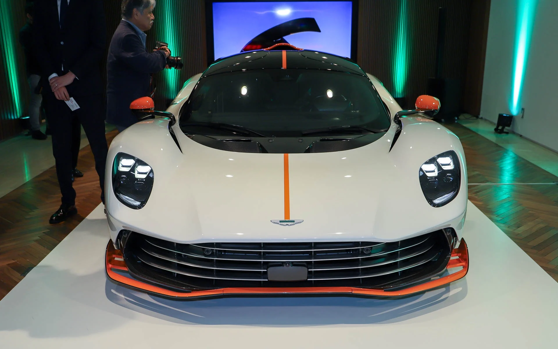 Aston Martin Valhalla, Valhalla price Japan, limited edition supercar, plug-in hybrid supercar, Japan luxury car market, Valhalla specifications, Valhalla performance 4