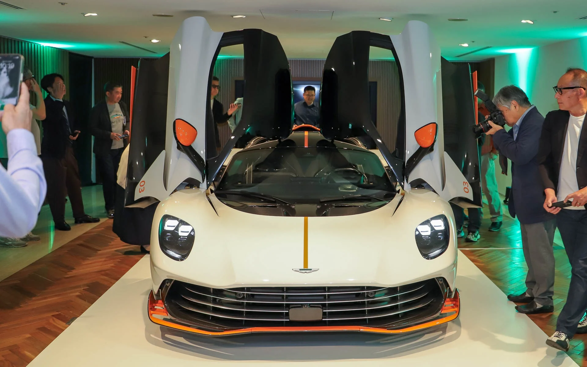 Aston Martin Valhalla, hybrid supercar, limited edition, Japan supercar price, Red Bull Racing partnership, Valhalla specs, luxury hypercar, 2025 supercar 18