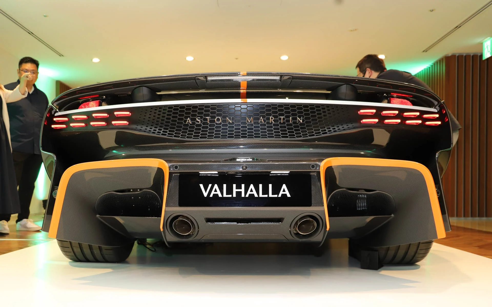Aston Martin Valhalla, hybrid supercar, limited edition, Japan supercar price, Red Bull Racing partnership, Valhalla specs, luxury hypercar, 2025 supercar 9