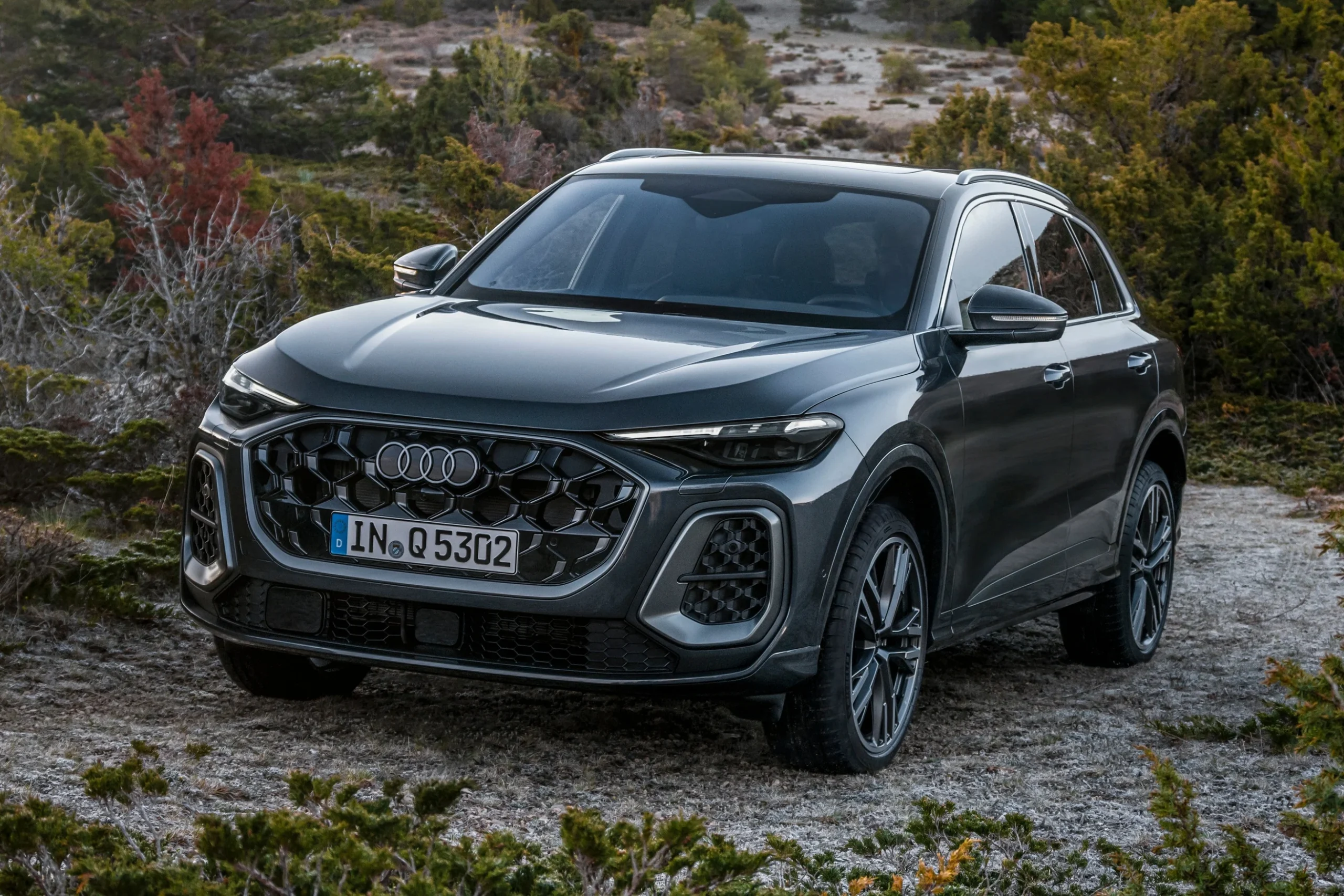 Porsche Macan gasoline, Porsche Macan electric, Porsche strategy, Oliver Blume, internal combustion engine, hybrid SUV, automotive industry news 5