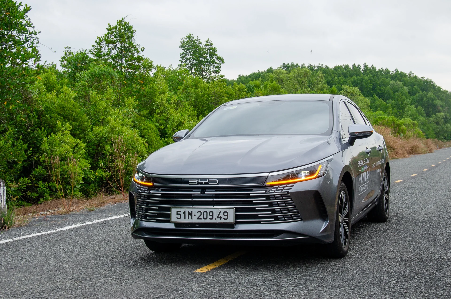 Hanoi government car procurement, Vietnam official vehicles, budget sedans Vietnam, affordable SUVs for agencies, 2024 car market Vietnam, public sector car buying, hybrid official cars 3