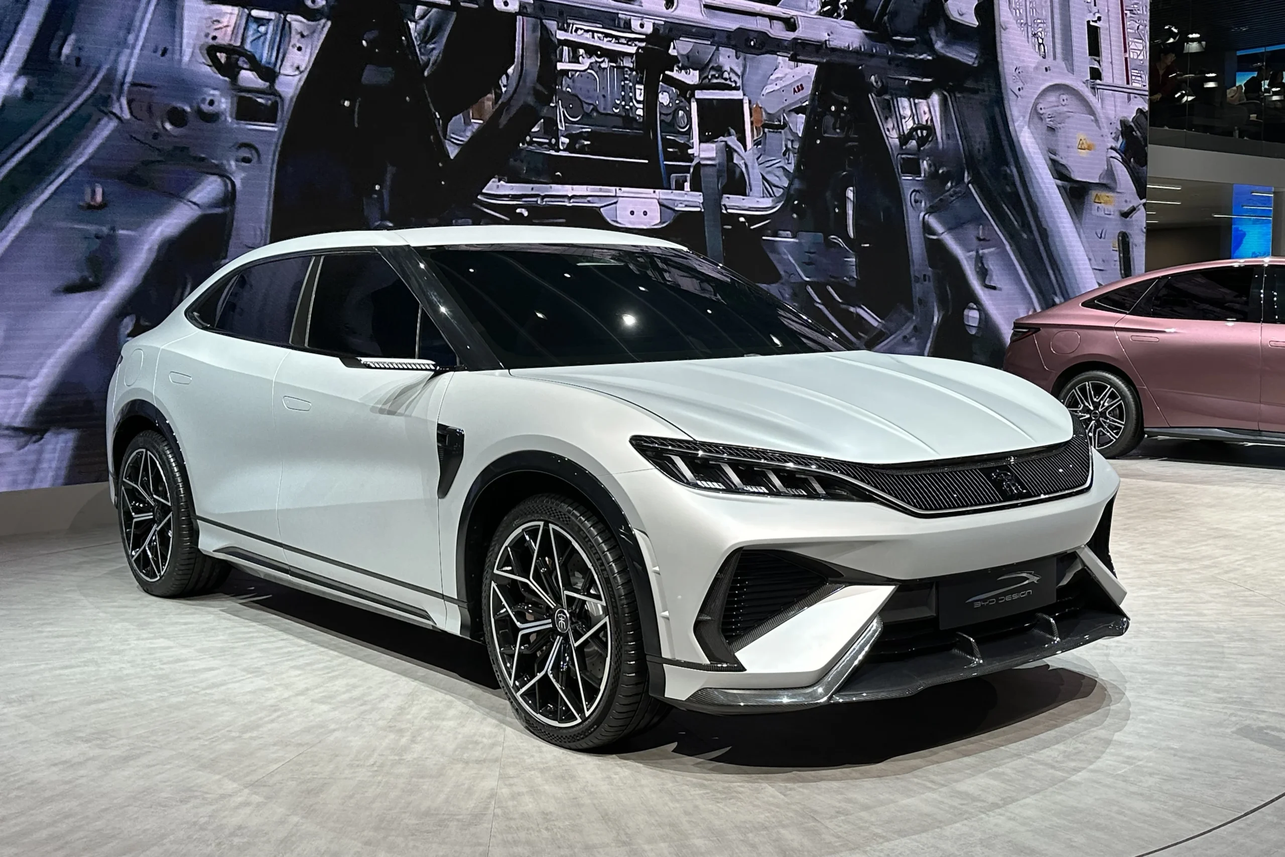 Canada Chinese electric cars, EV tariffs Canada, Chinese EV imports, automotive industry Canada, electric vehicle market, trade agreement Canada China 10