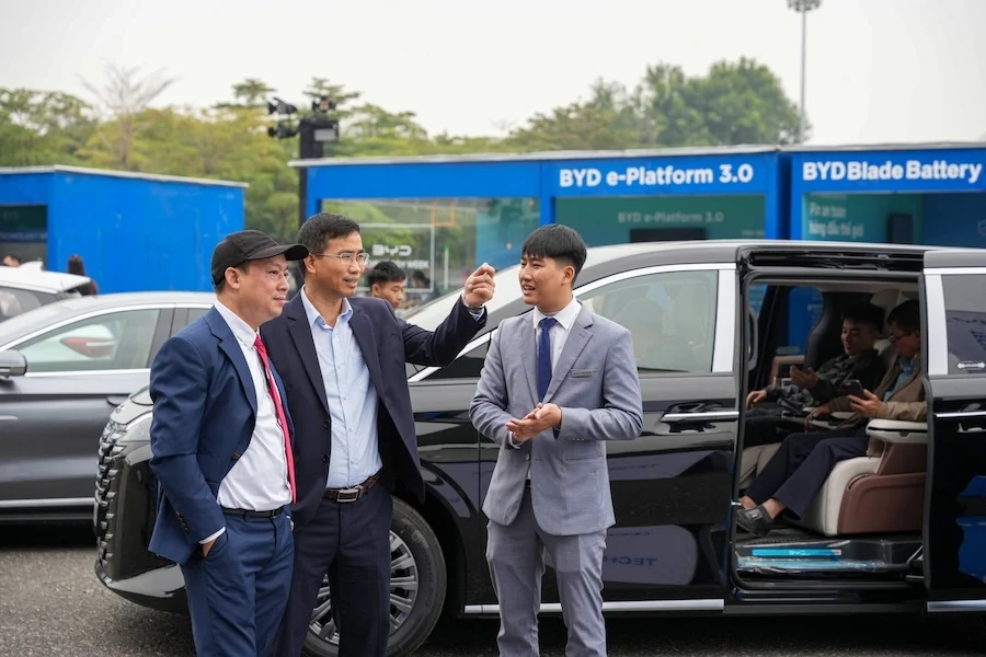 BYD Technology Week, electric vehicle test drive, BYD ATTO, BYD M9, Phu Tho event, new energy cars, automotive experience 3