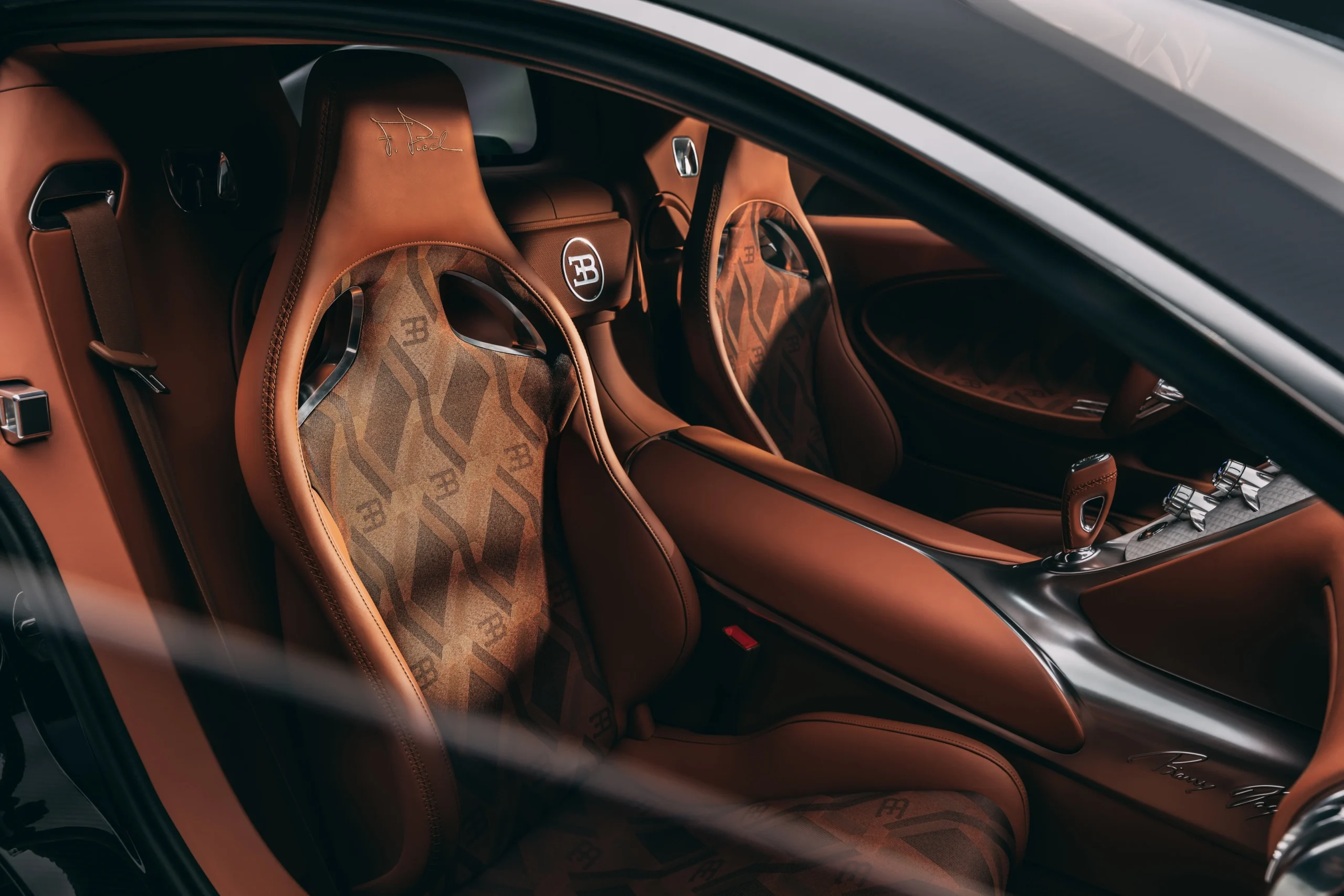 Bugatti F.K.P. Hommage, Bugatti Veyron tribute, limited edition hypercar, luxury supercar, W16 engine, bespoke automotive design, Ferdinand Karl Piëch 10