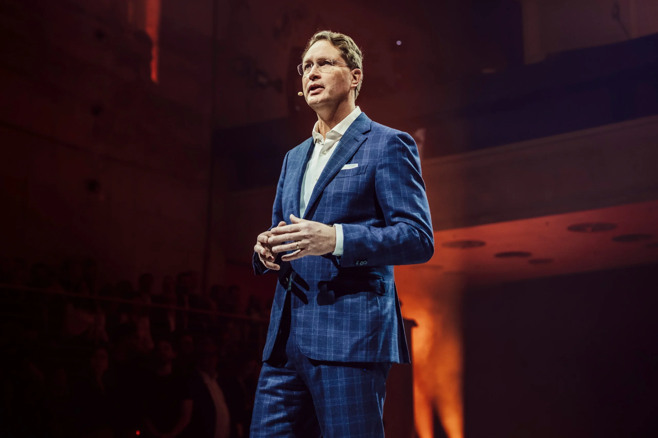 Mercedes-Benz, EV targets, European car market, plug-in hybrid, emissions regulations, S-Class launch, automotive industry, sustainability 2