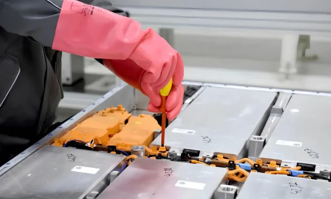 EV battery recycling, China battery regulations, electric vehicle battery reuse, sustainable EV industry, battery lifecycle tracking, lithium recovery, automotive recycling policy 2