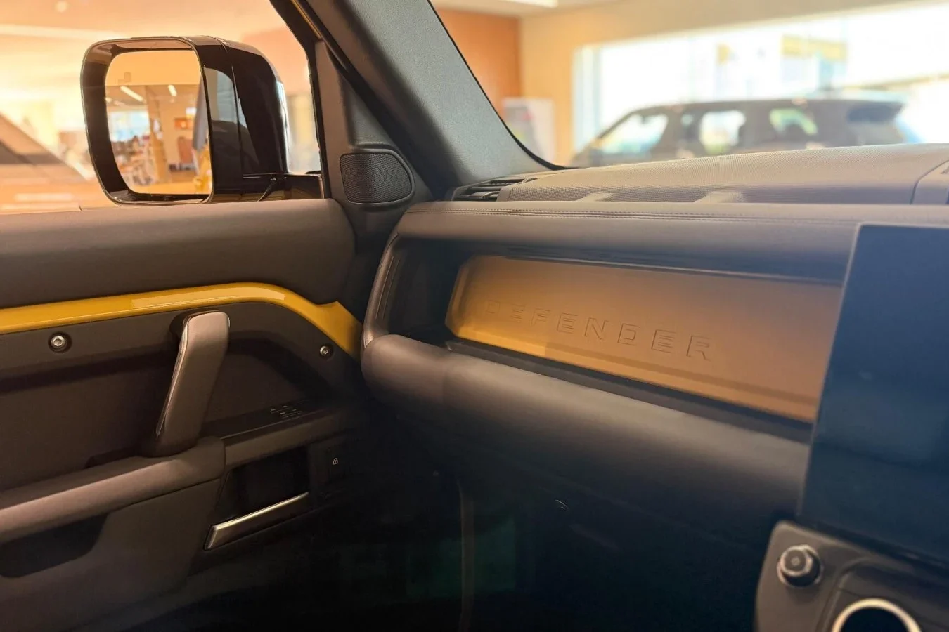 Defender 110 Trophy Edition, Land Rover Defender, off‑road SUV, Camel Trophy, luxury SUV, Vietnam car price, 2024 Land Rover 9