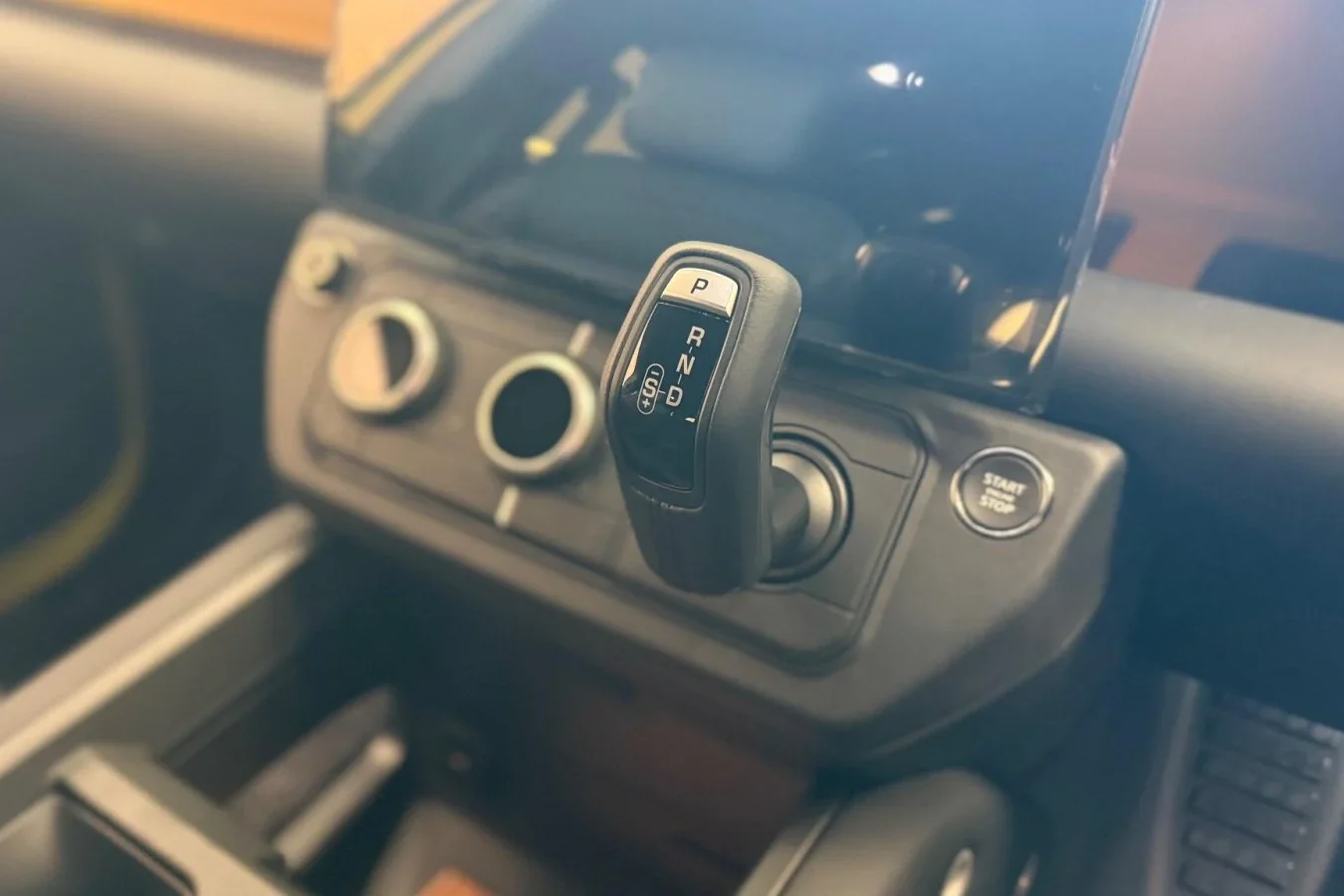 Defender 110 Trophy Edition, Land Rover Defender, off‑road SUV, Camel Trophy, luxury SUV, Vietnam car price, 2024 Land Rover 14