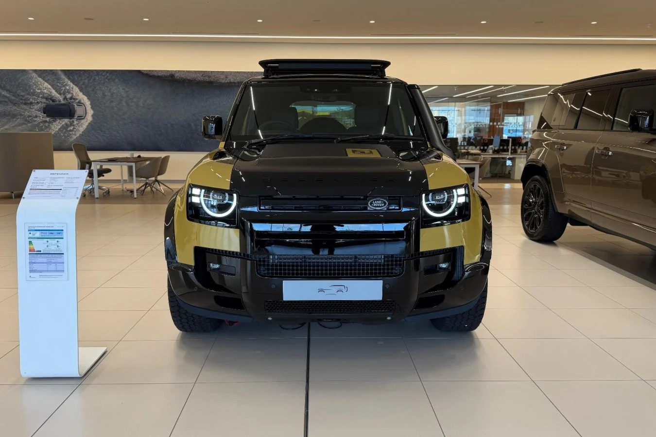 Defender 110 Trophy Edition, Land Rover Defender, off‑road SUV, Camel Trophy, luxury SUV, Vietnam car price, 2024 Land Rover 4