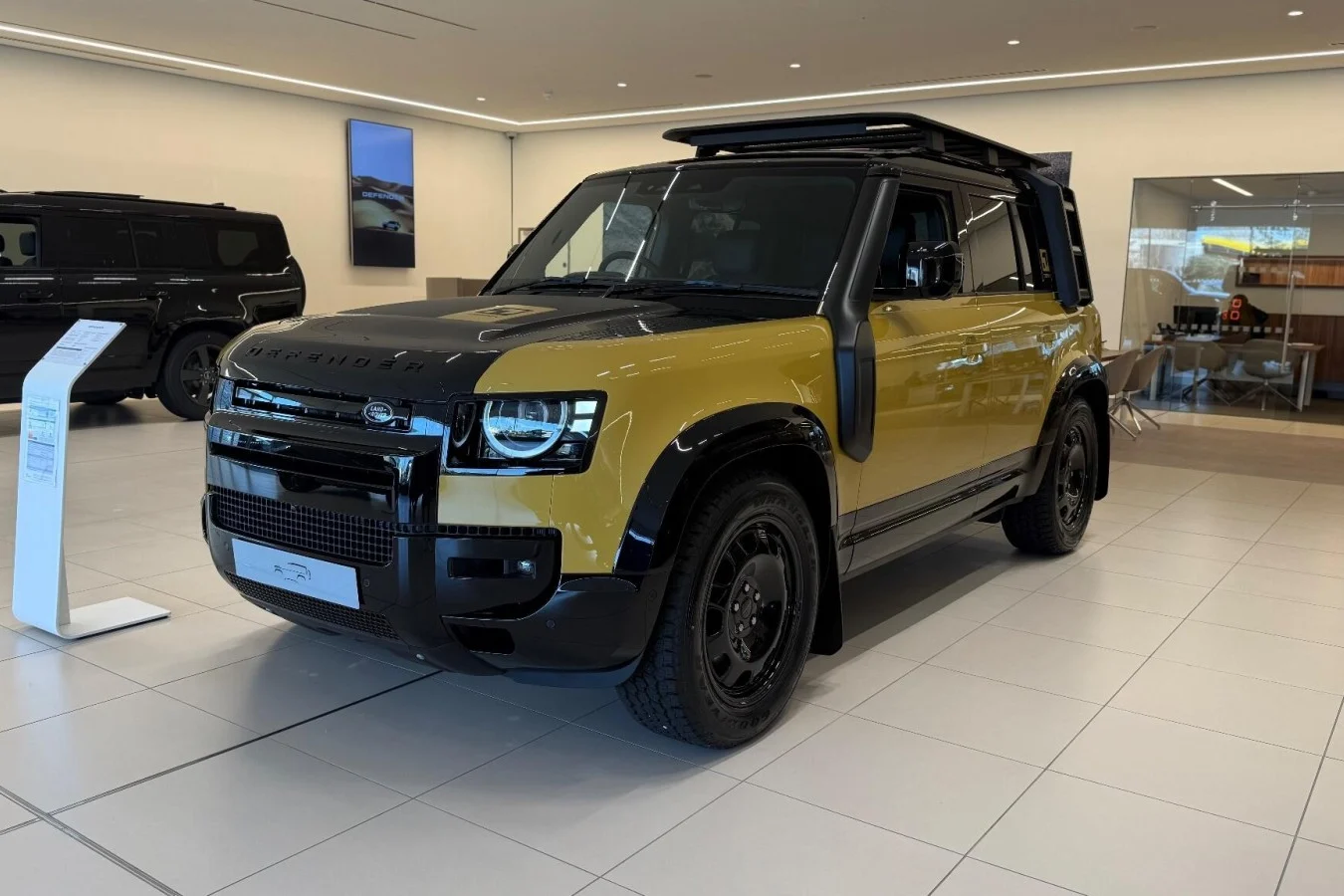 Defender 110 Trophy Edition, Land Rover Defender, off‑road SUV, Camel Trophy, luxury SUV, Vietnam car price, 2024 Land Rover 2