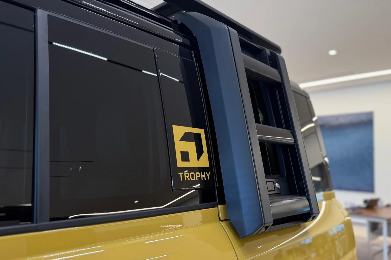 Defender 110 Trophy Edition, Land Rover Defender, off‑road SUV, Camel Trophy, luxury SUV, Vietnam car price, 2024 Land Rover 7