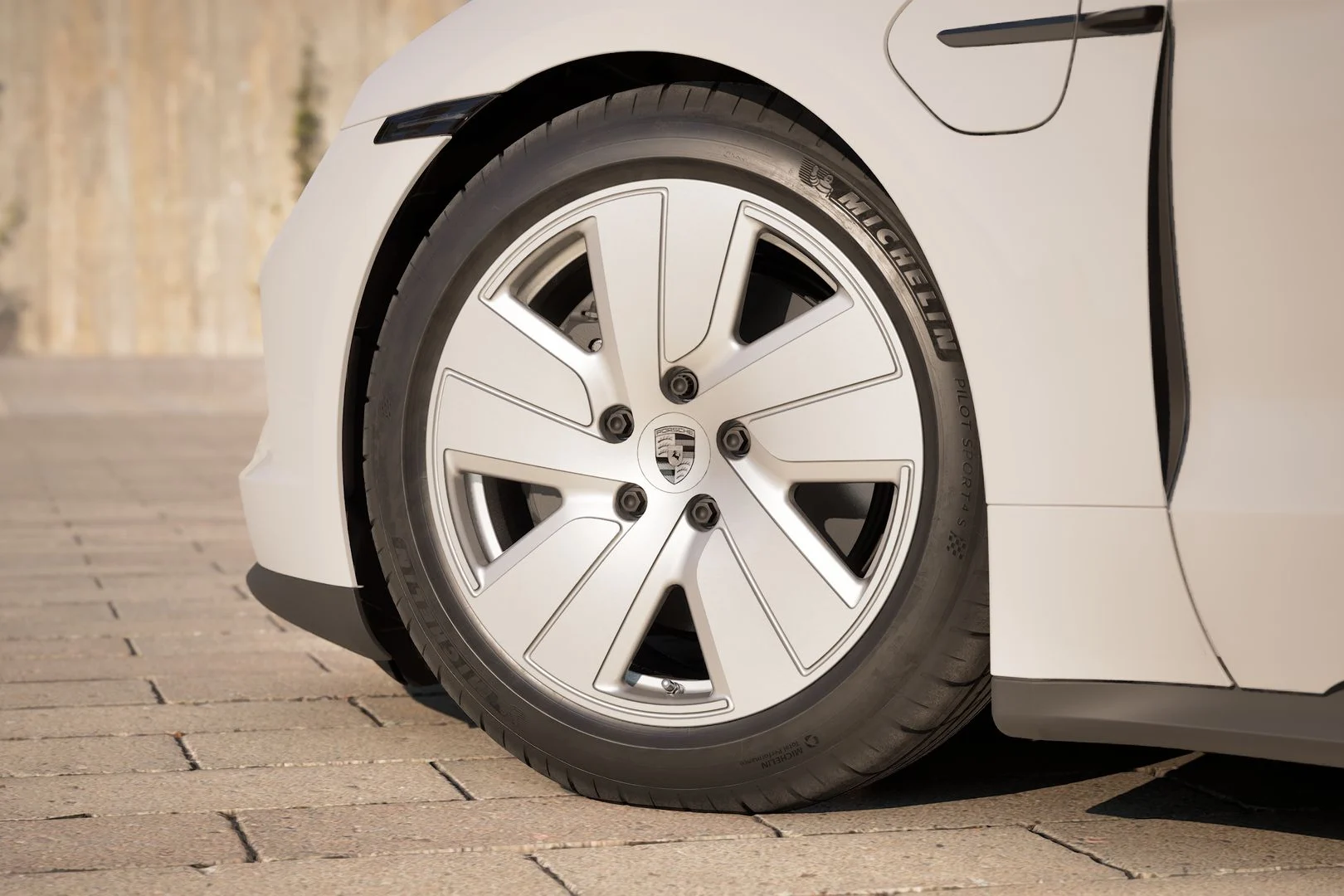 electric vehicle tires, EV tire wear, electric car tire lifespan, EV tire maintenance, electric car tires, tire wear factors, EV tire price 4