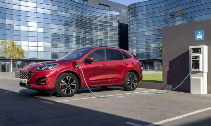 Ford BYD battery partnership, hybrid vehicles, electric vehicle supply chain, BYD battery supplier, Ford hybrid strategy, automotive industry collaboration, EV market trends 2