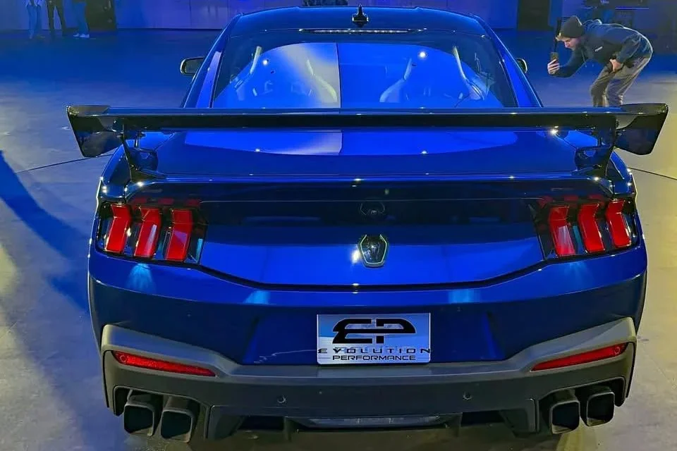 Ford Mustang Dark Horse SC, 2026 Mustang specs, Predator 5.2L engine, carbon fiber wheels, performance sedan price, Ford Racing 2026, high performance car 6