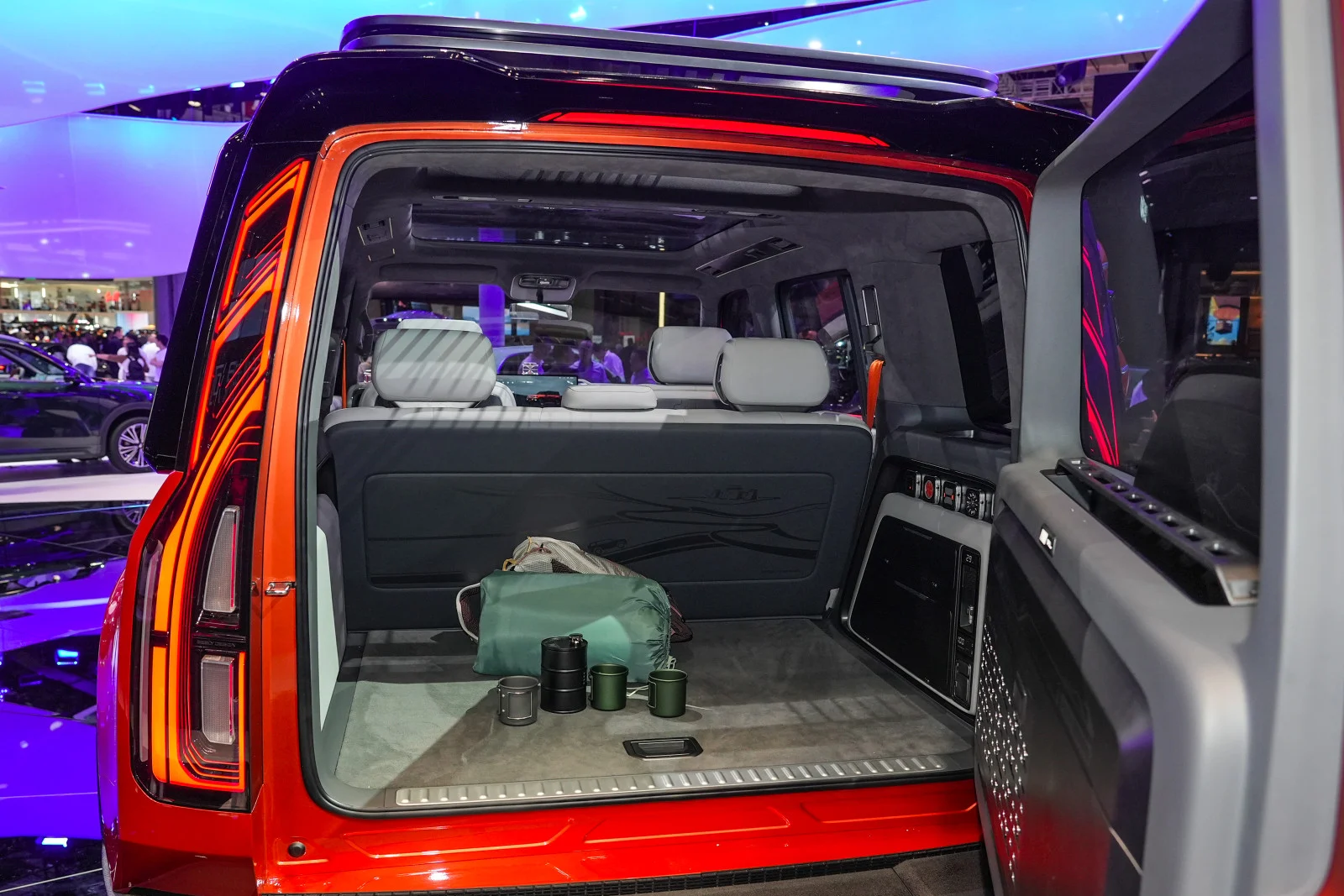 Geely Galaxy Cruiser, off‑road SUV, Land Rover Defender competitor, Chinese concept car, electric SUV, SEA‑R platform, AI‑powered vehicle 13