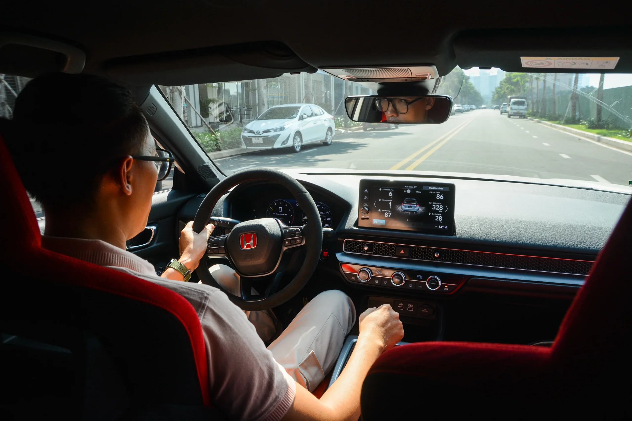 driving license, automatic transmission, manual transmission, Vietnam, car license, driving school, license B, auto vs manual 5