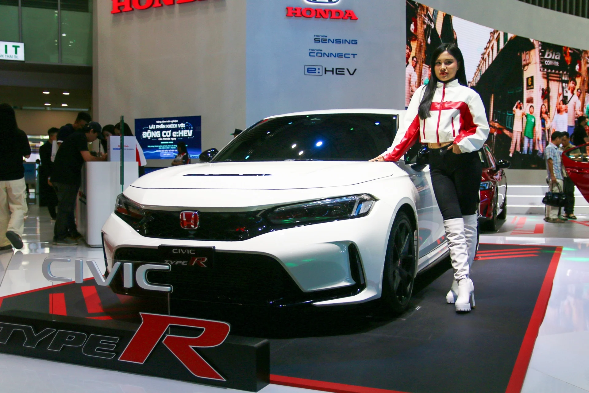 slowest selling cars Vietnam, low sales vehicles Vietnam 2025, Honda Civic Type R Vietnam, Ford Mustang Mach-E Vietnam, Toyota Innova sales, Suzuki Jimny Vietnam, electric SUV sales Vietnam 2