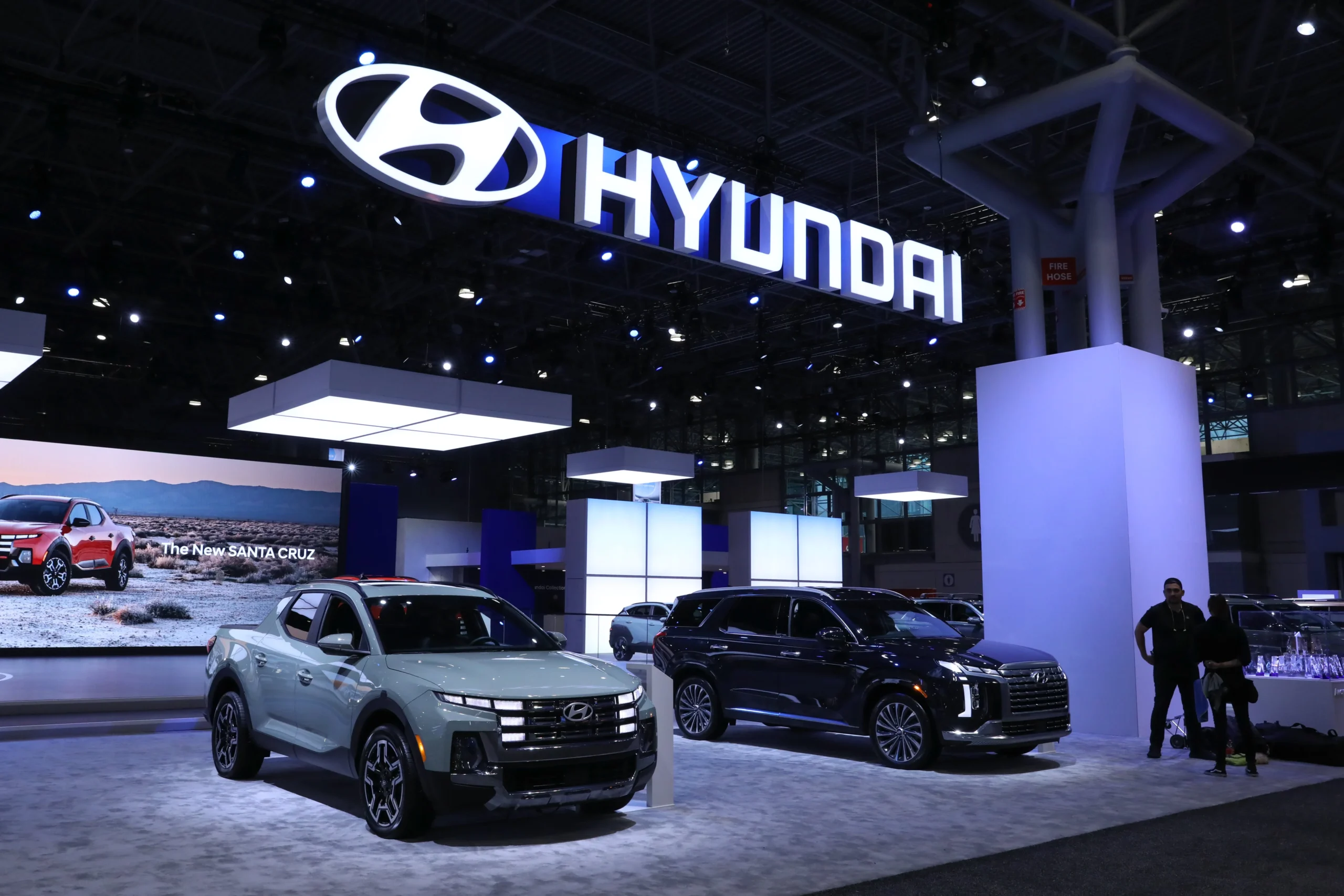 Hyundai profit decline, Hyundai earnings 2025, US car tariffs, automotive industry outlook, Kia Hyundai group, 2026 profit margin, global auto market 2