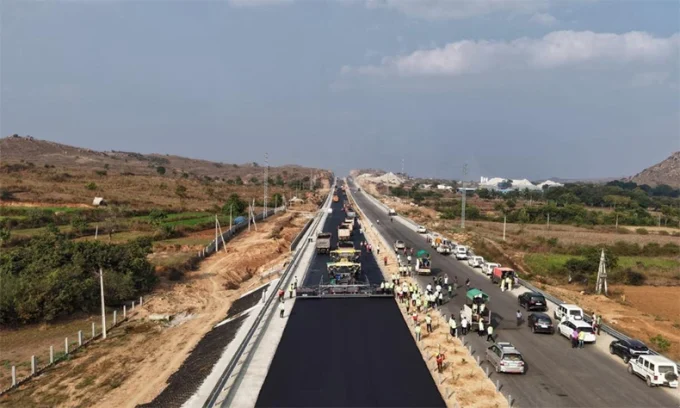 Guinness World Record, asphalt paving, India highway, Andhra Pradesh road, 24 hour construction, NHAI, road infrastructure, hot mix asphalt 2