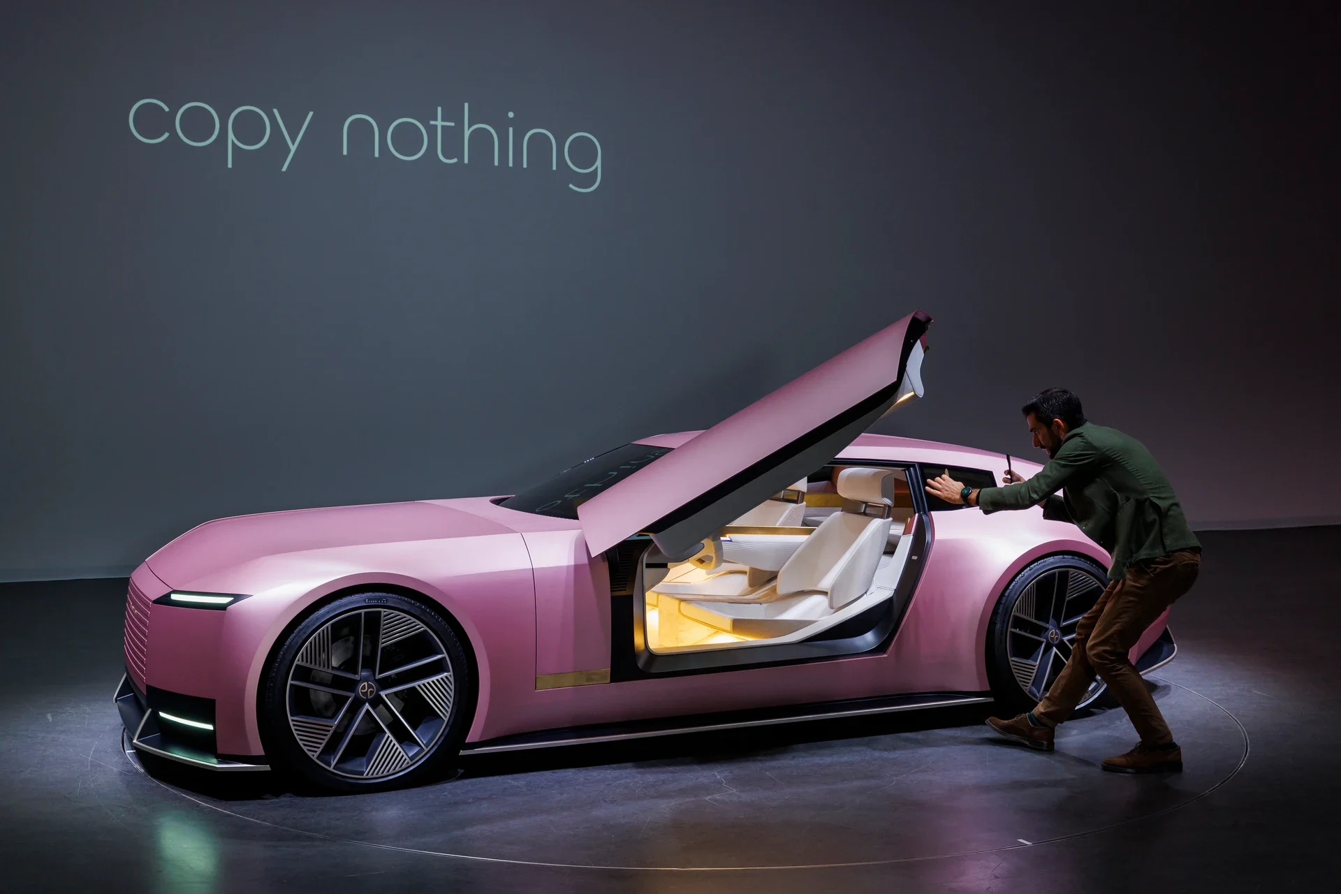 Jaguar electric, Jaguar EV strategy, electric luxury cars, Jaguar GT 2026, electric SUV, Jaguar BEV, automotive electrification 4