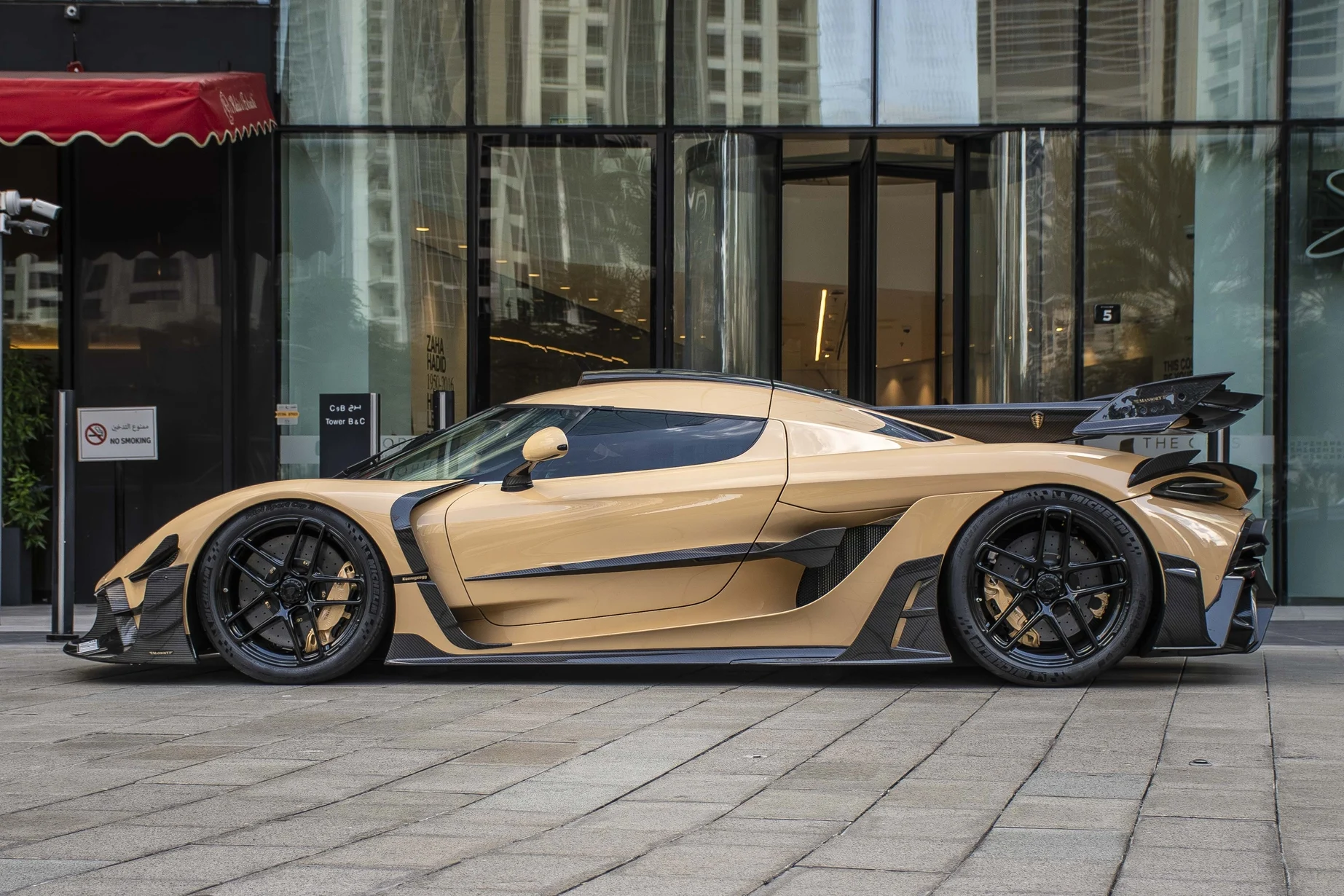 Koenigsegg Jesko Attack, Mansory upgrade, hypercar customization, luxury supercar, carbon fiber aerodynamics, high performance car, E85 biofuel, automotive tuning 7