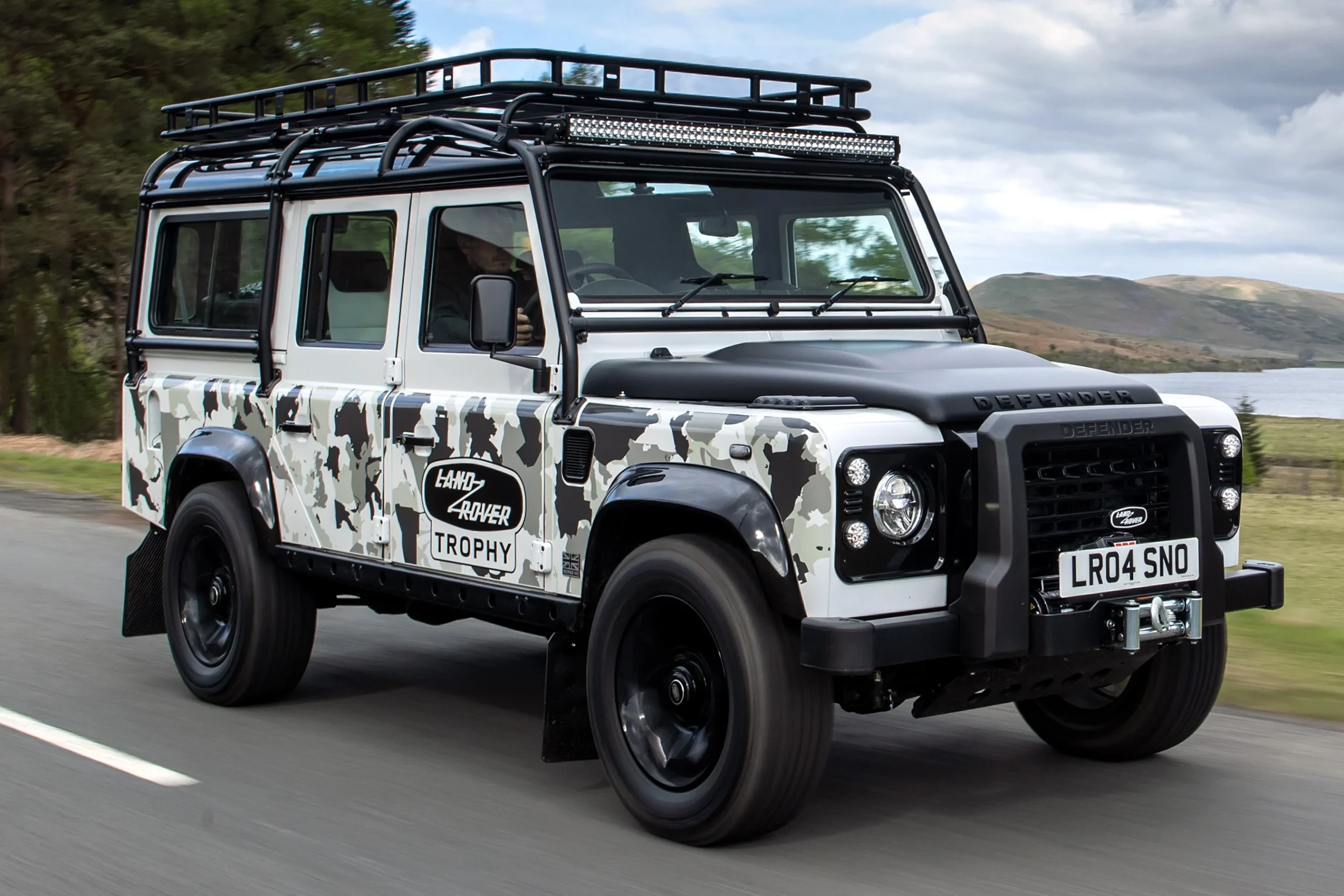 Defender 110 Trophy Edition, Land Rover Defender, off‑road SUV, Camel Trophy, luxury SUV, Vietnam car price, 2024 Land Rover 20