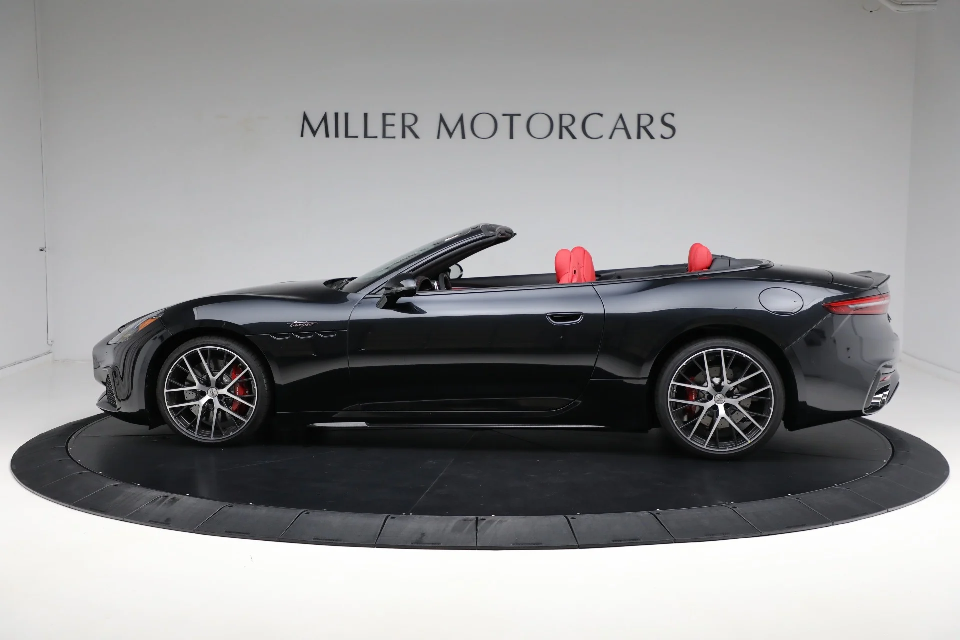 Maserati GranCabrio Trofeo, Maserati Vietnam, luxury convertible, high performance grand tourer, V6 twin turbo, Trofeo edition, Maserati price Vietnam 5