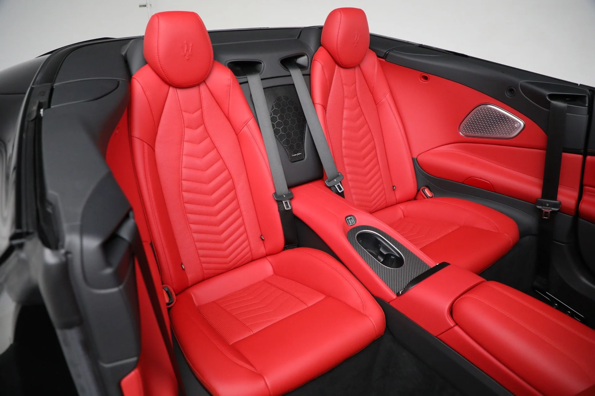 Maserati GranCabrio Trofeo, Maserati Vietnam, luxury convertible, high performance grand tourer, V6 twin turbo, Trofeo edition, Maserati price Vietnam 9