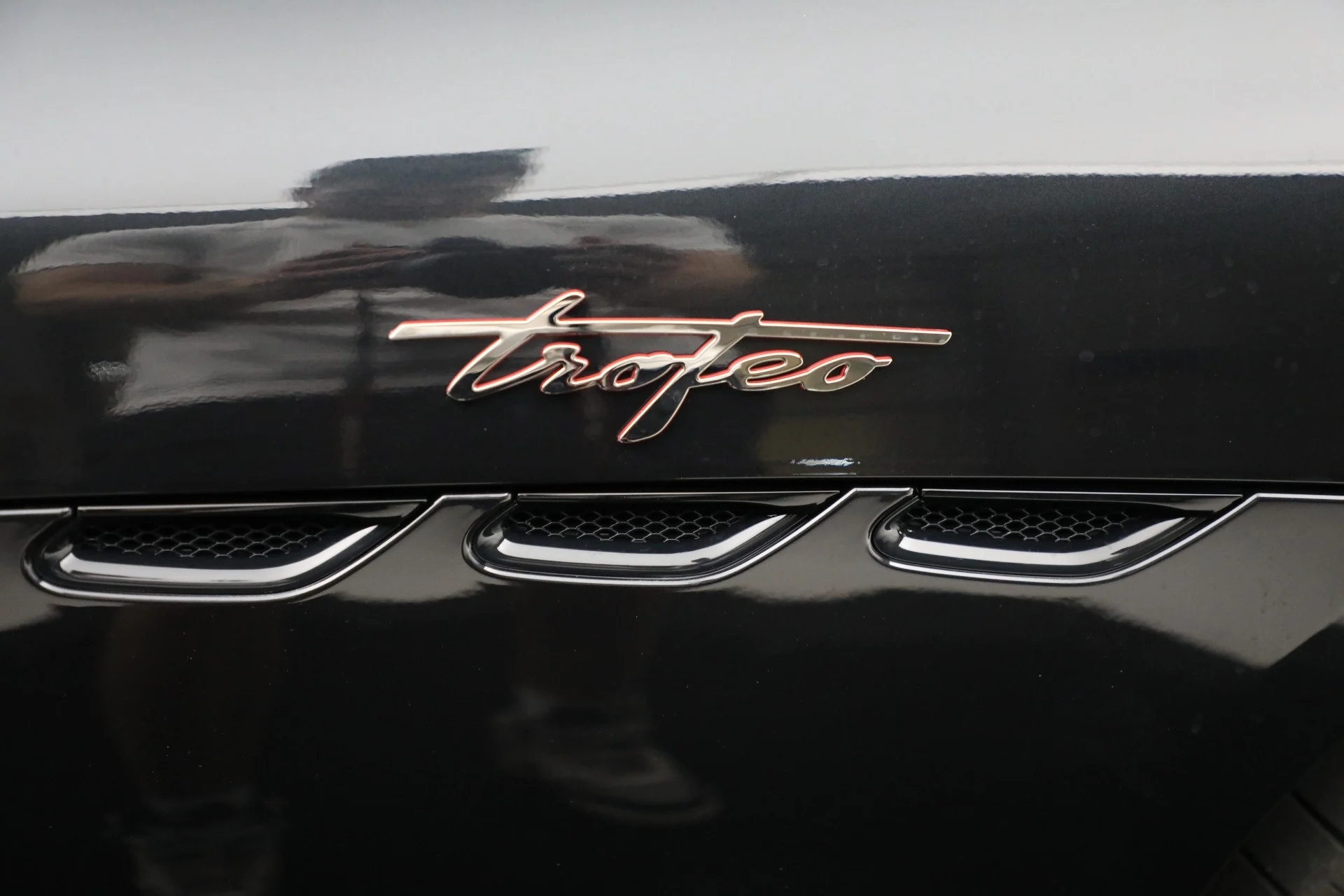 Maserati GranCabrio Trofeo, Maserati convertible, luxury sports car, Vietnam car news, Nero Assoluto, Rosso interior, V6 Nettuno engine, high performance coupe 12