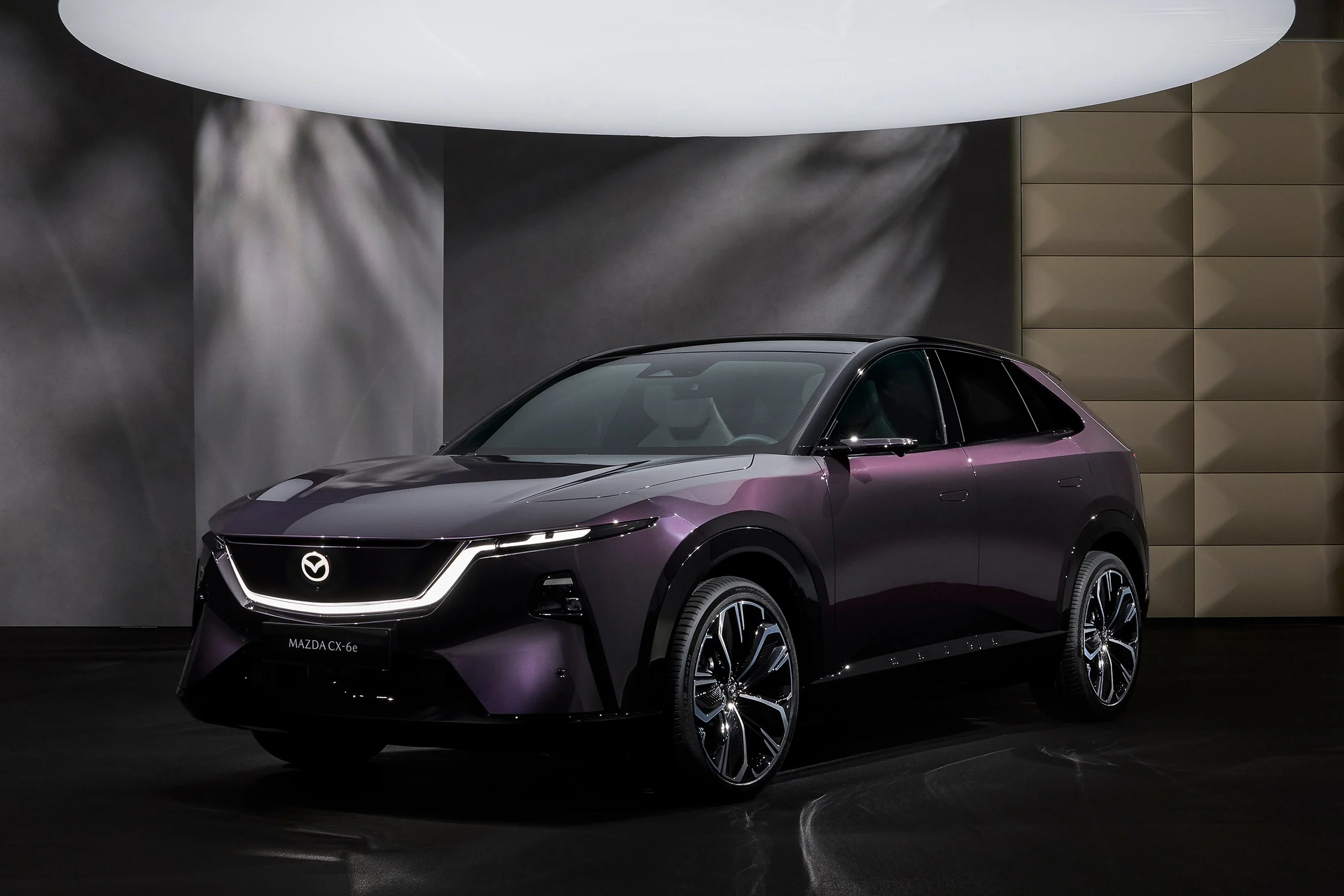 Mazda CX-6e, electric crossover, Mazda EV, 2026 Mazda electric SUV, Mazda CX-6e specs, electric SUV Europe, Mazda-Changan partnership 2