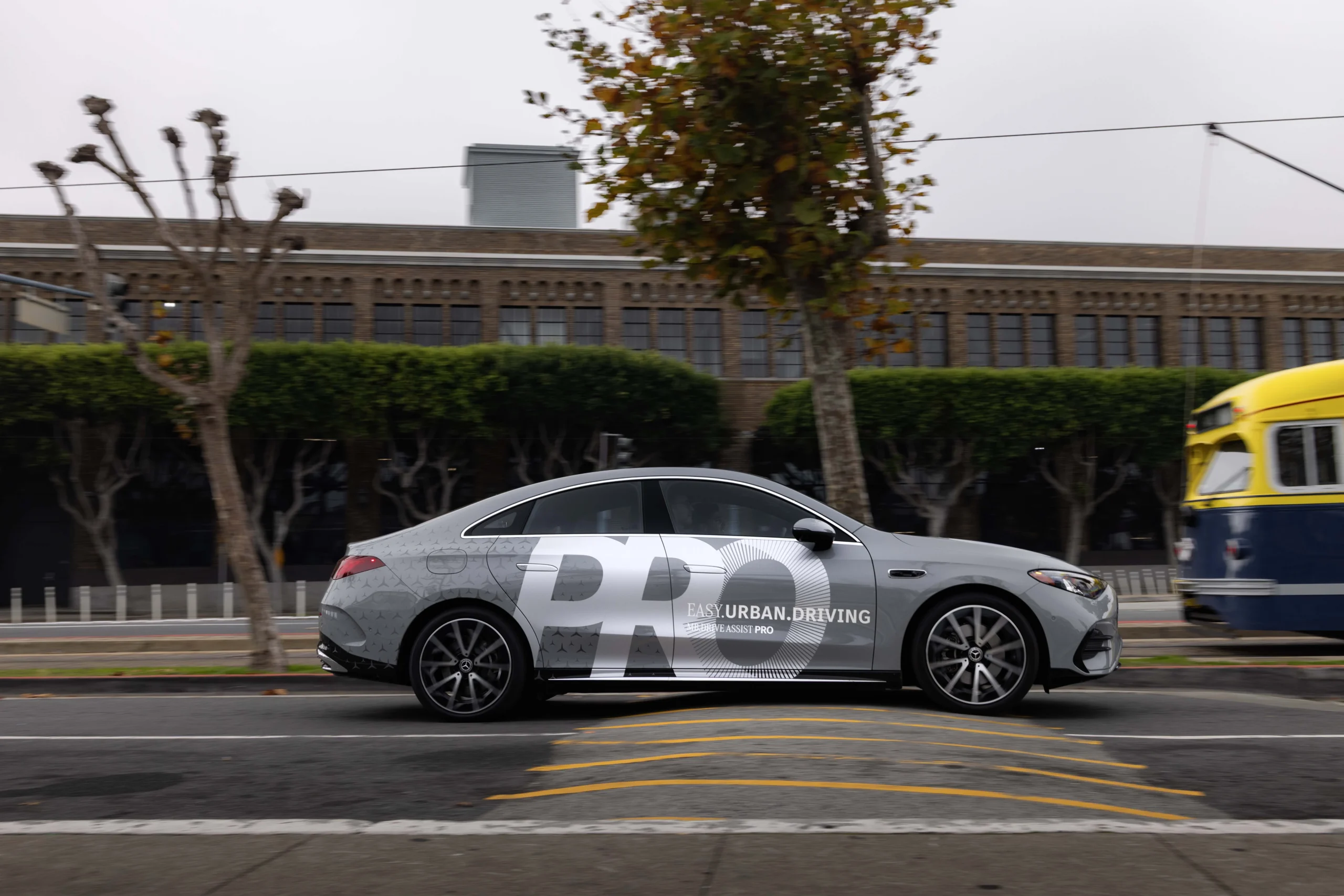 Mercedes-Benz, autonomous driving, MB.DRIVE ASSIST PRO, Tesla FSD, self-driving cars, urban autonomous technology, automotive AI, electric vehicle 3