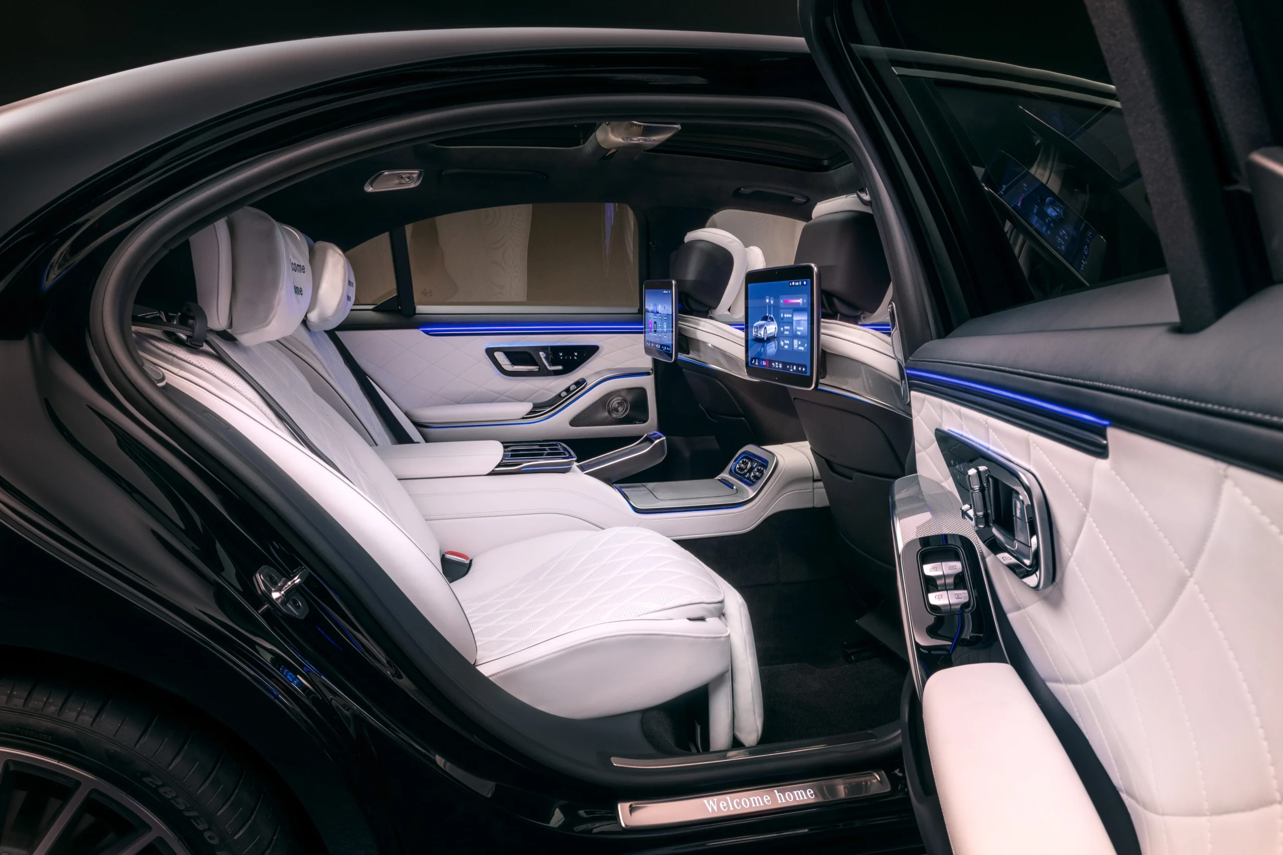 2026 Mercedes S-Class,luxury sedan,MBUX Superscreen,Mercedes-Benz upgrades,AI assistant Hey Mercedes,digital light headlights,bespoke luxury car 4