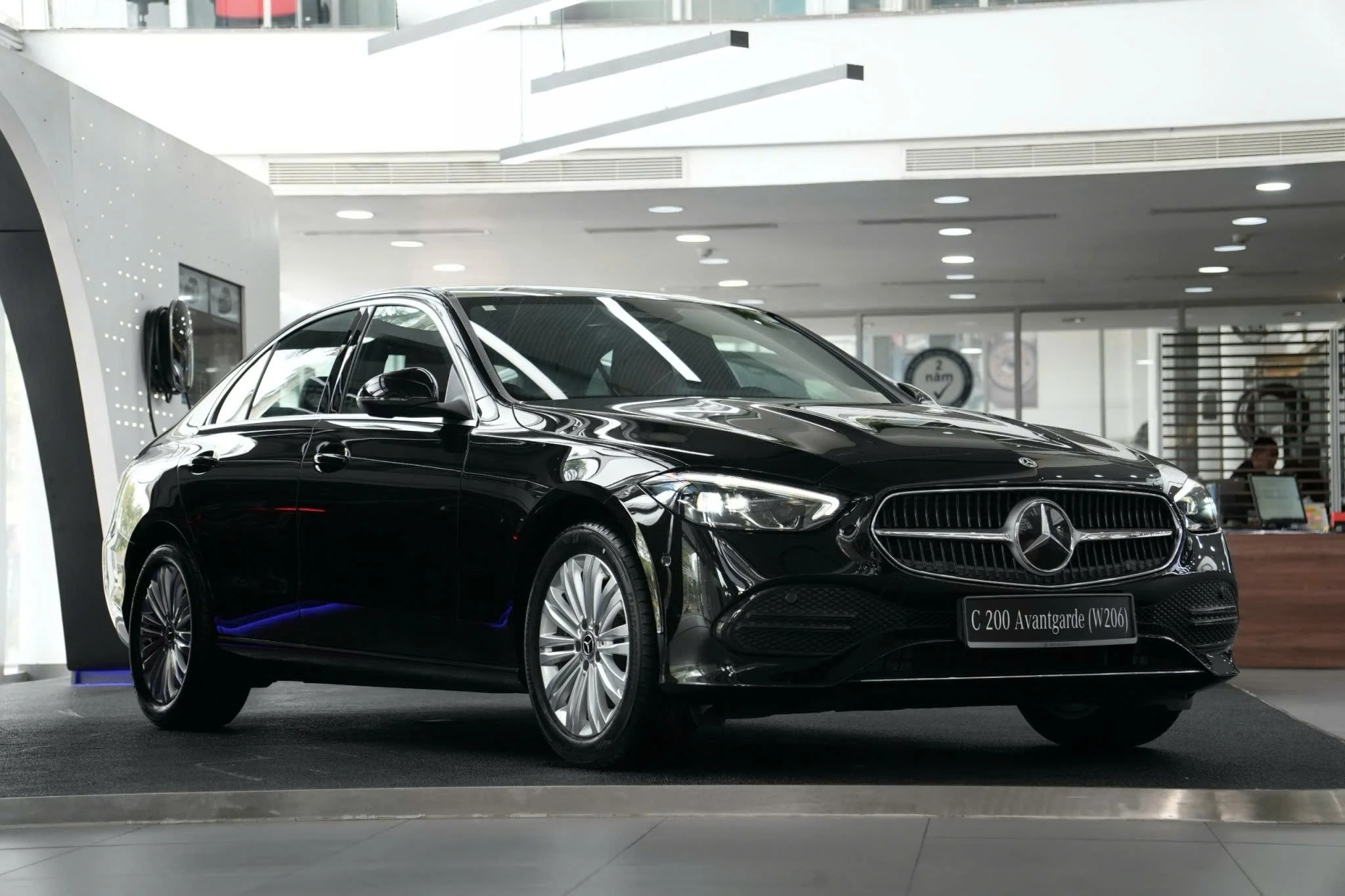 German luxury cars, BMW discounts Vietnam, Audi offers 2024, Mercedes-Benz promotion, early year car deals, Vietnam automotive market, luxury SUV deals 2